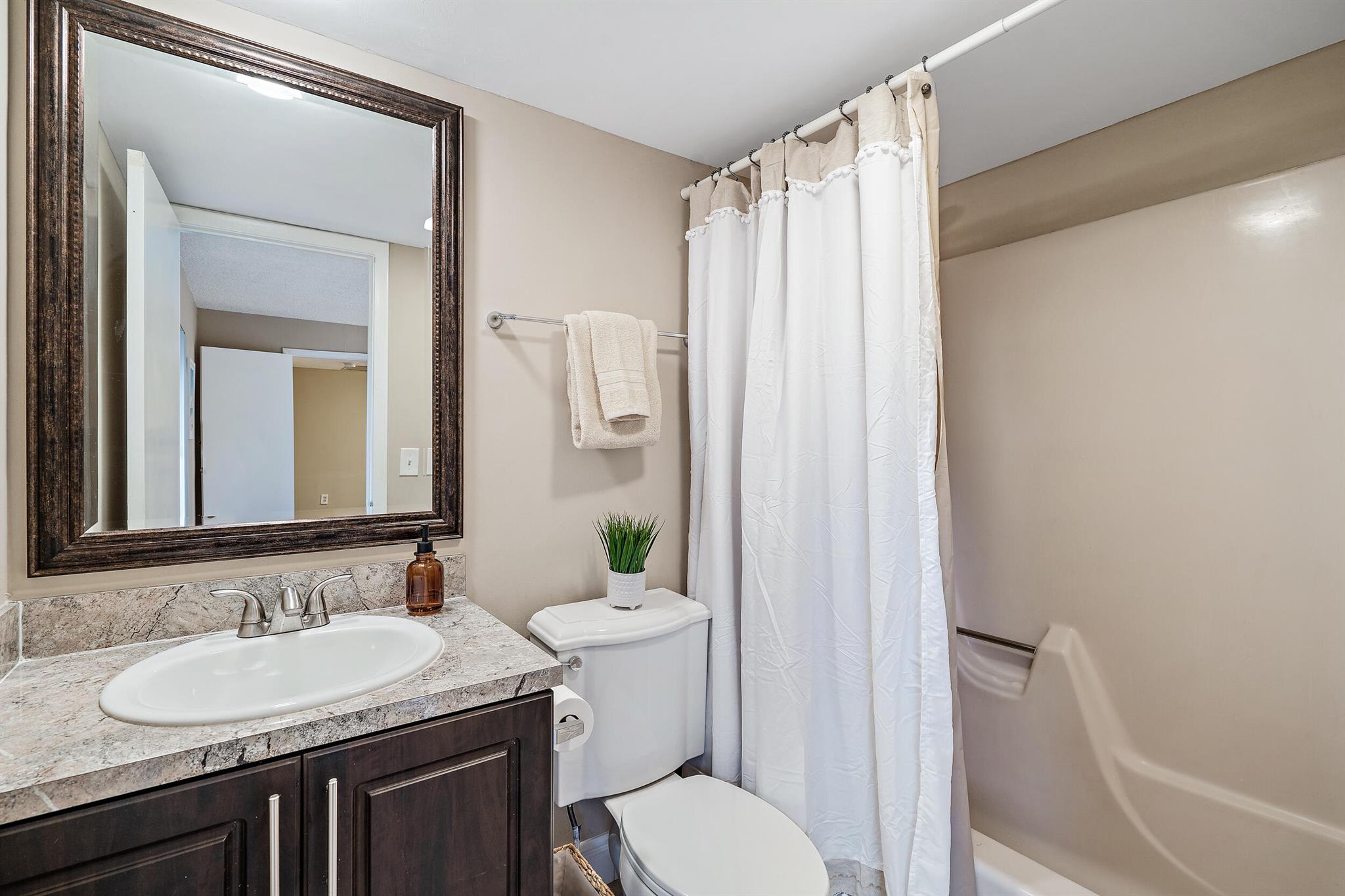 825 Center Street 12d