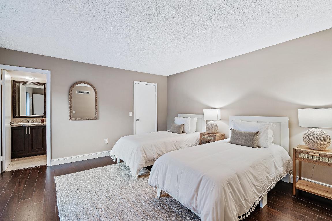 825 Center Street 12d