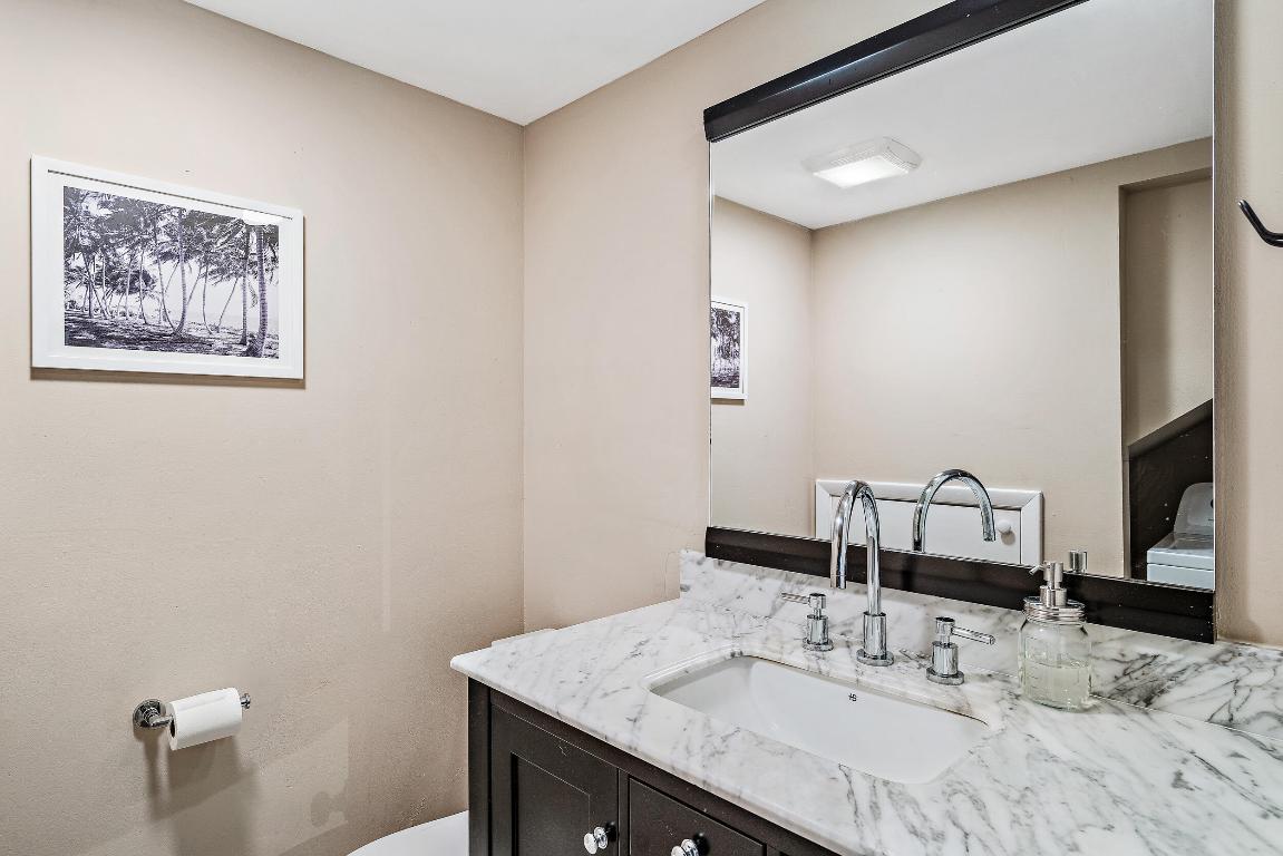 825 Center Street 12d