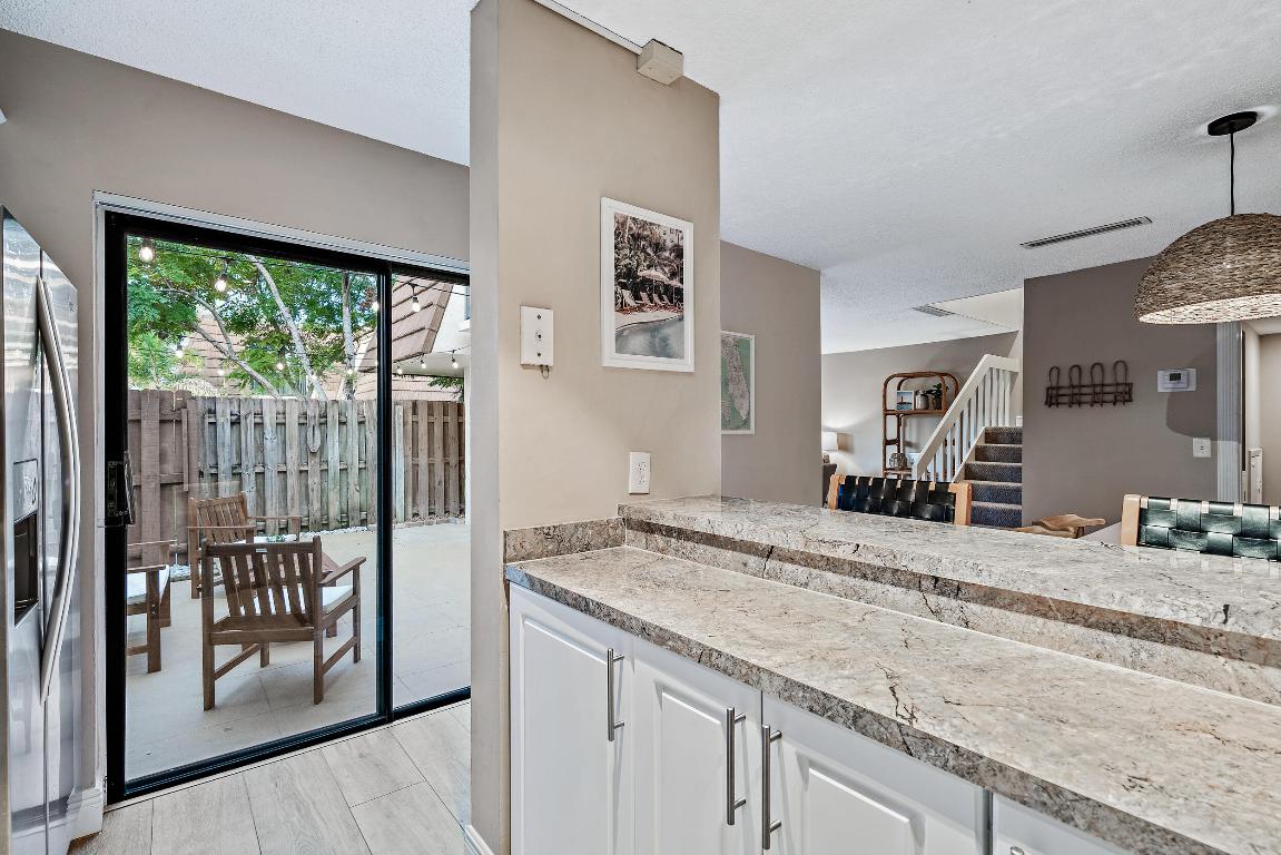 825 Center Street 12d