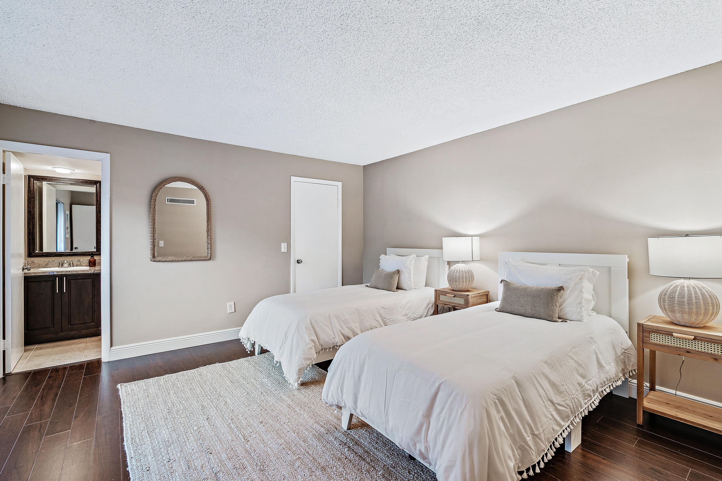 825 Center Street 12d