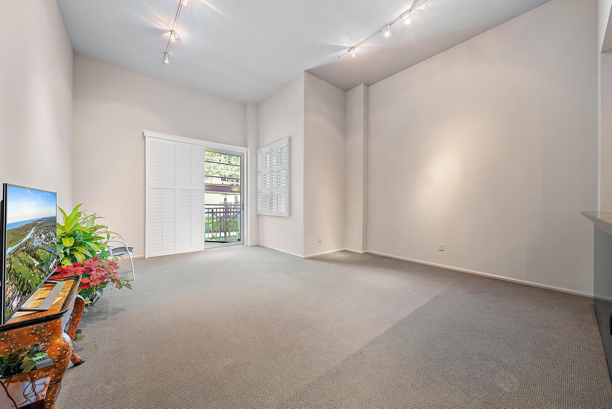 403 S Sapodilla Avenue 110