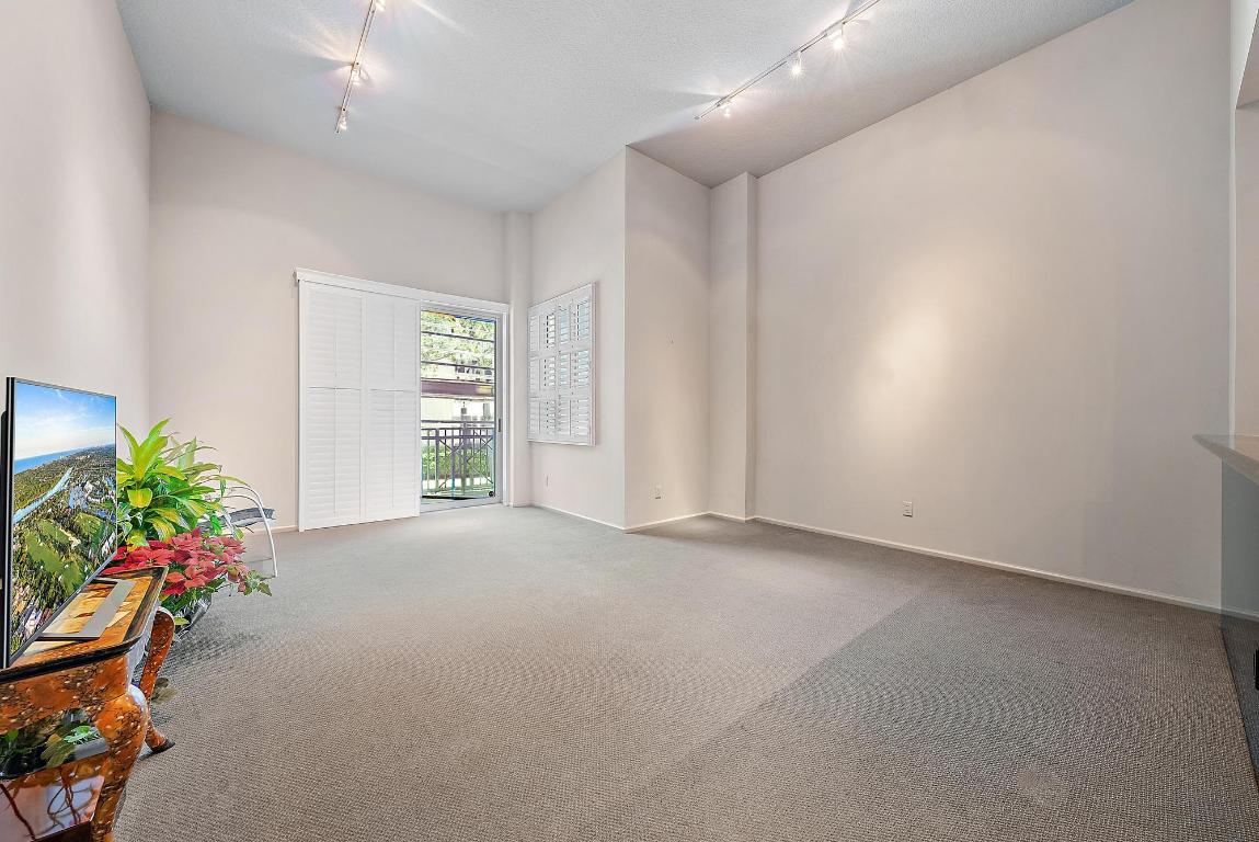 403 S Sapodilla Avenue 110