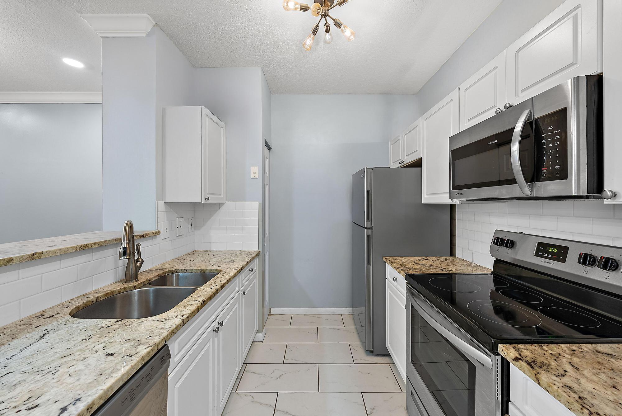 560 S Sapodilla Avenue 302