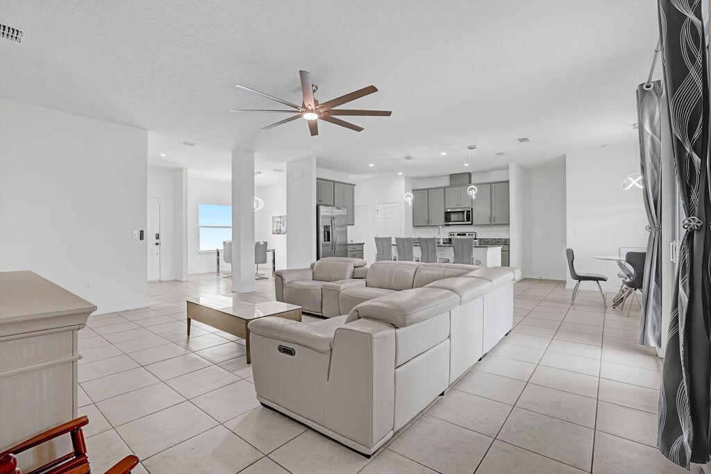 5154 NW North Macedo Boulevard