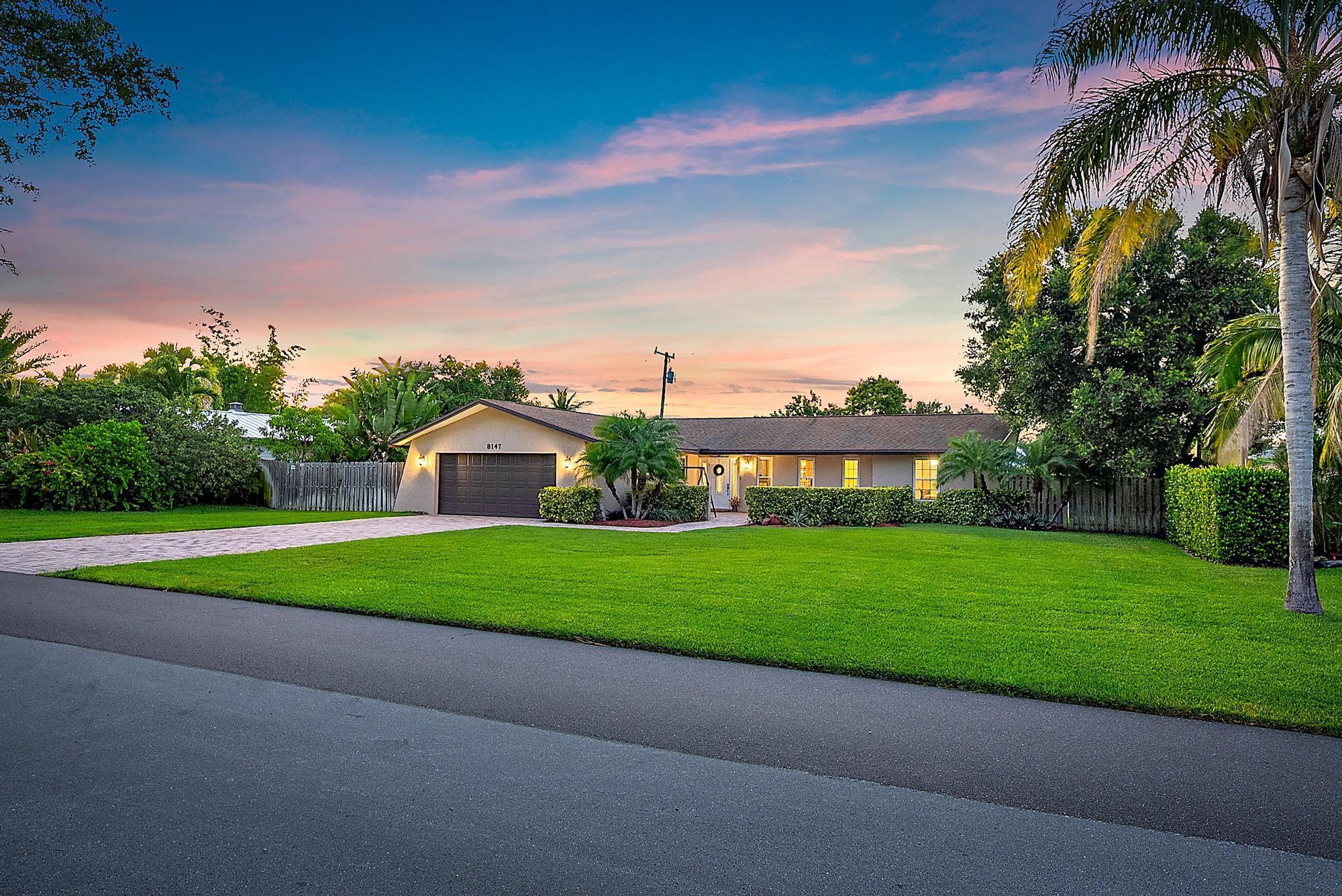 8147 SE Coconut Street