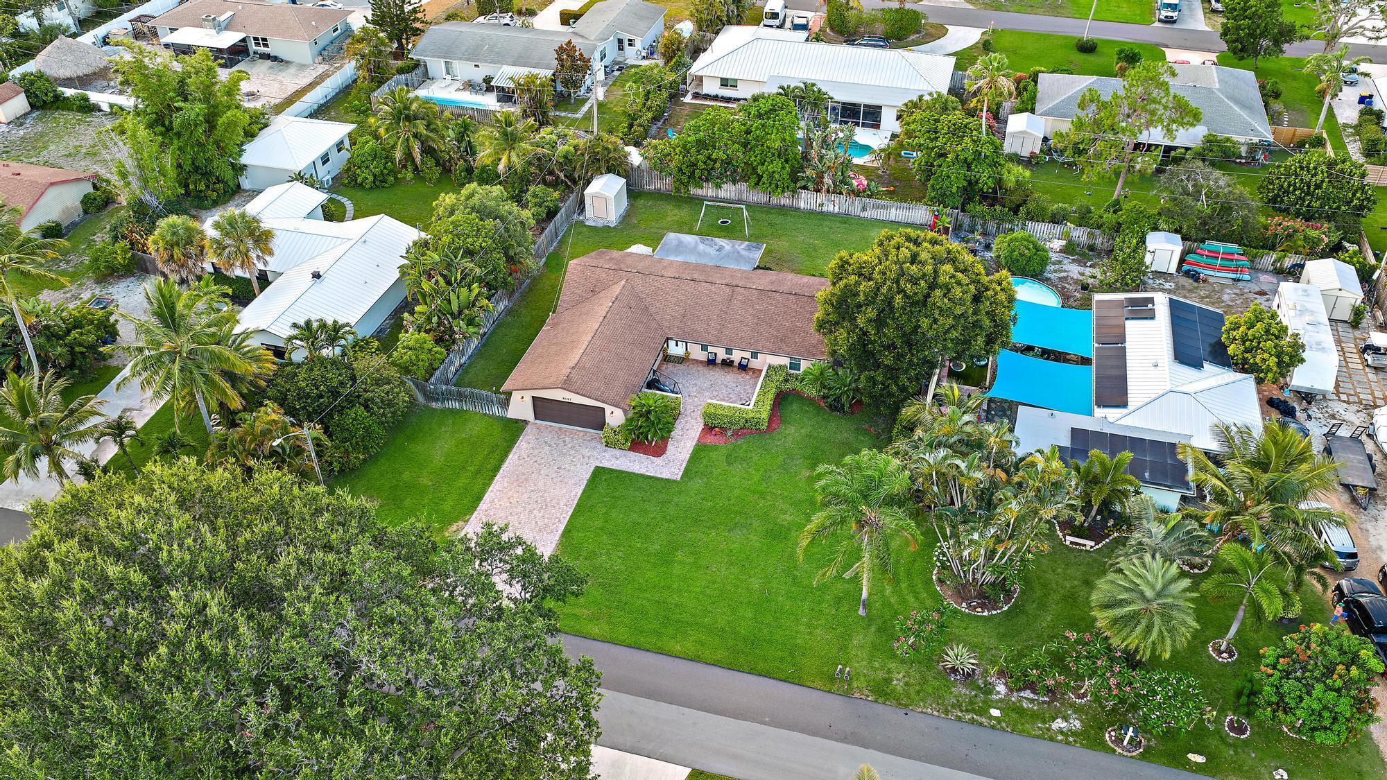 8147 SE Coconut Street