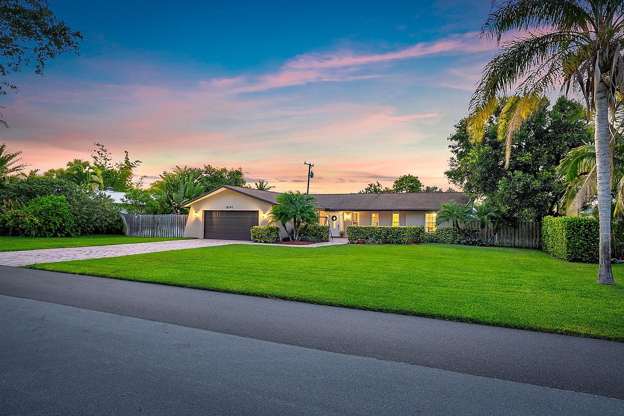 8147 SE Coconut Street