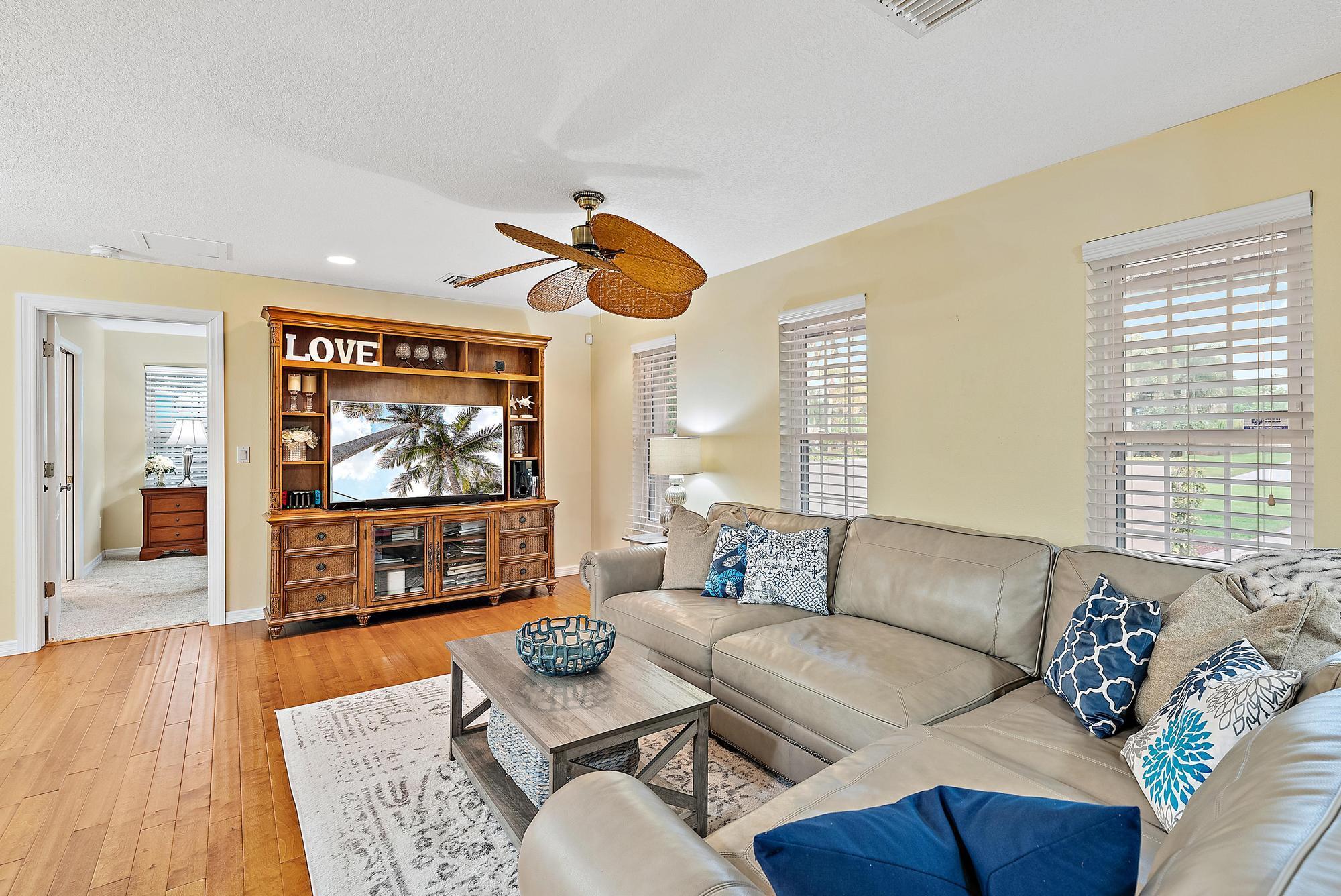 8147 SE Coconut Street