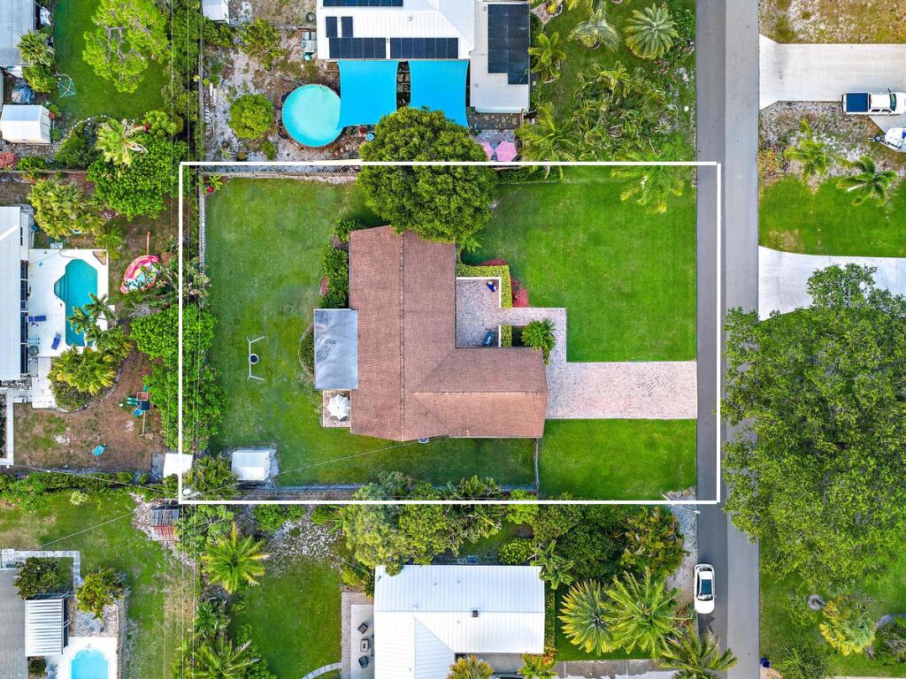 8147 SE Coconut Street