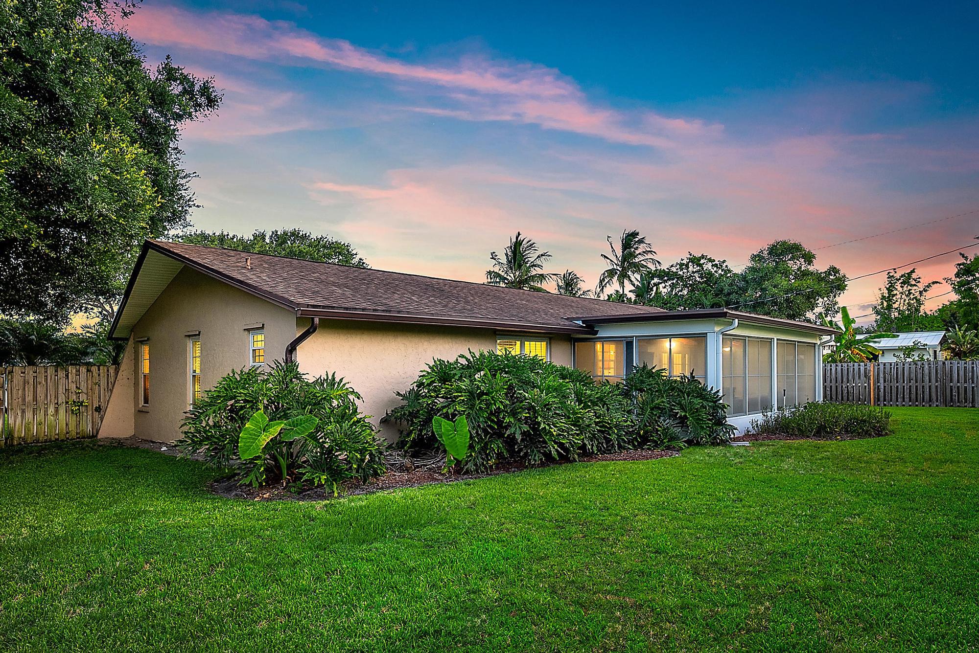 8147 SE Coconut Street