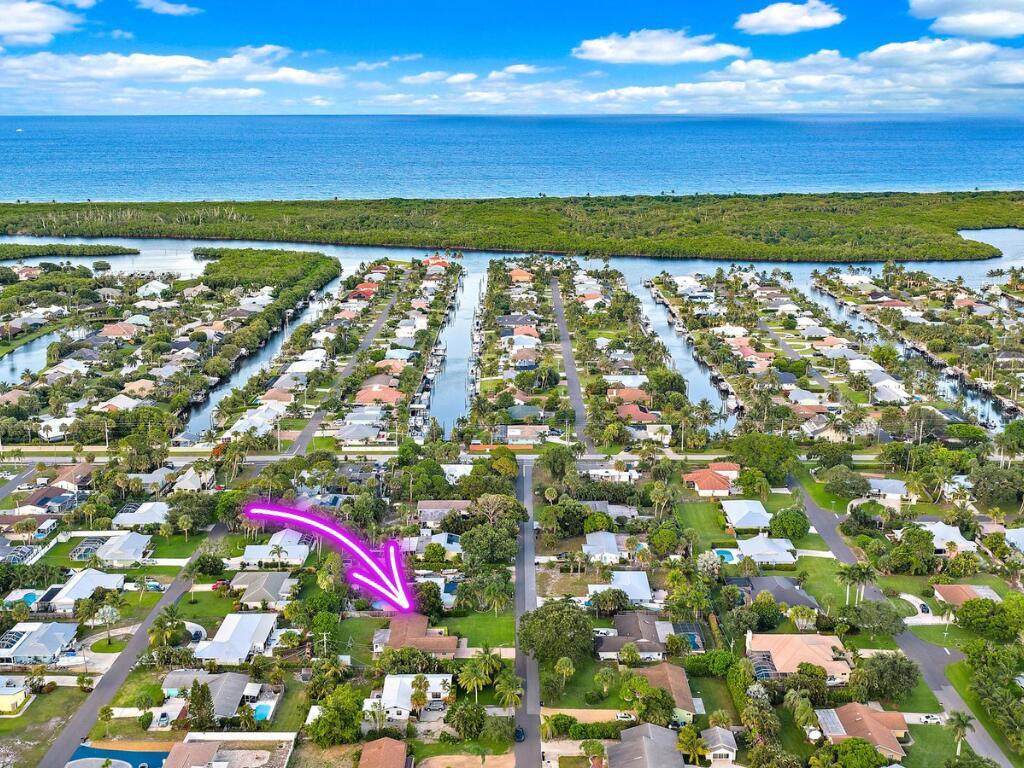 8147 SE Coconut Street