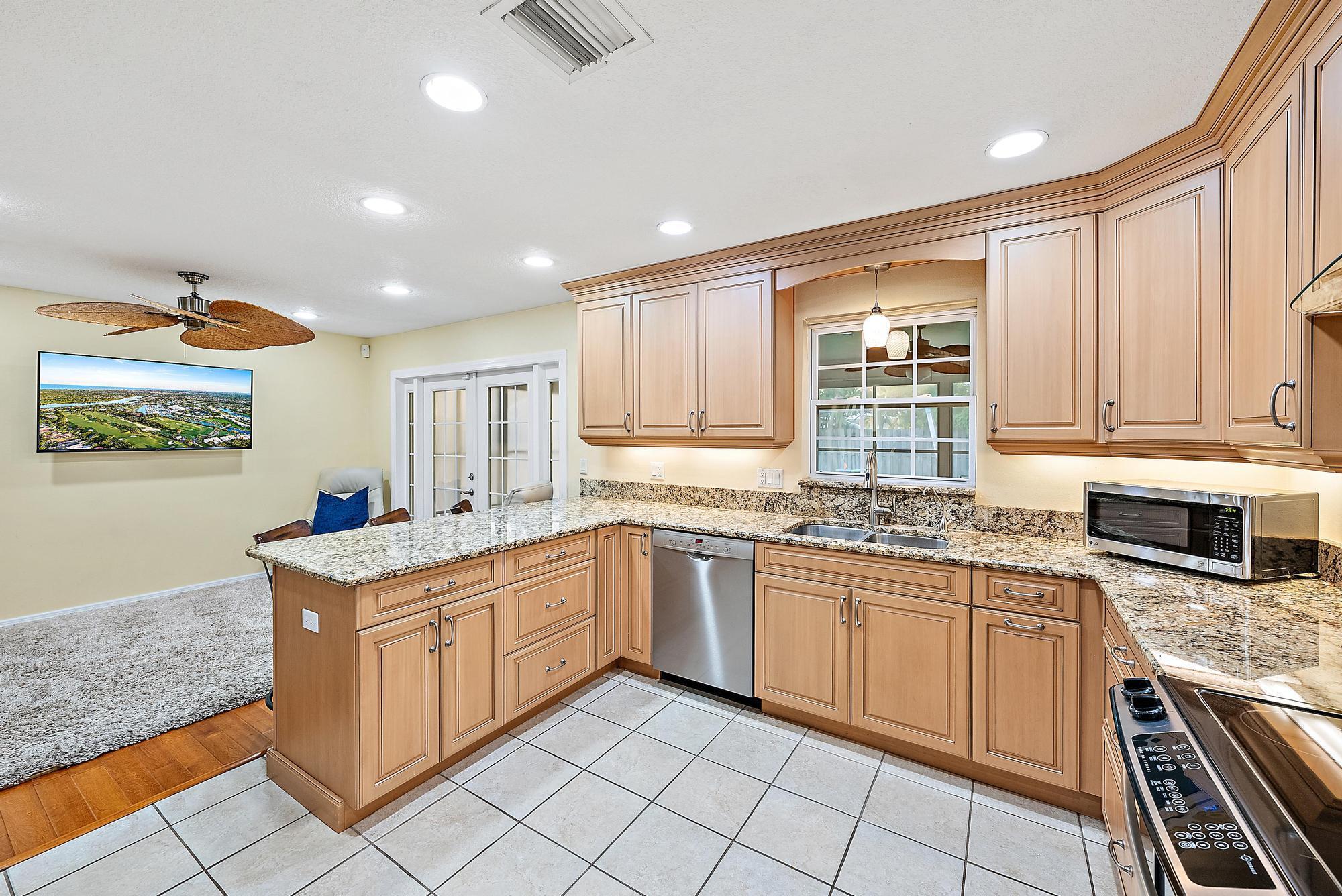 8147 SE Coconut Street