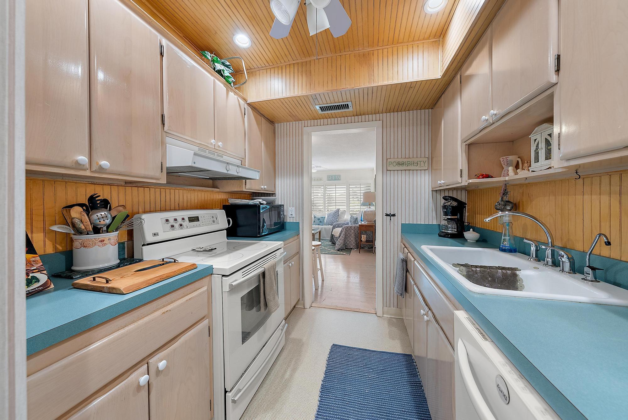 475 Tequesta Drive 16