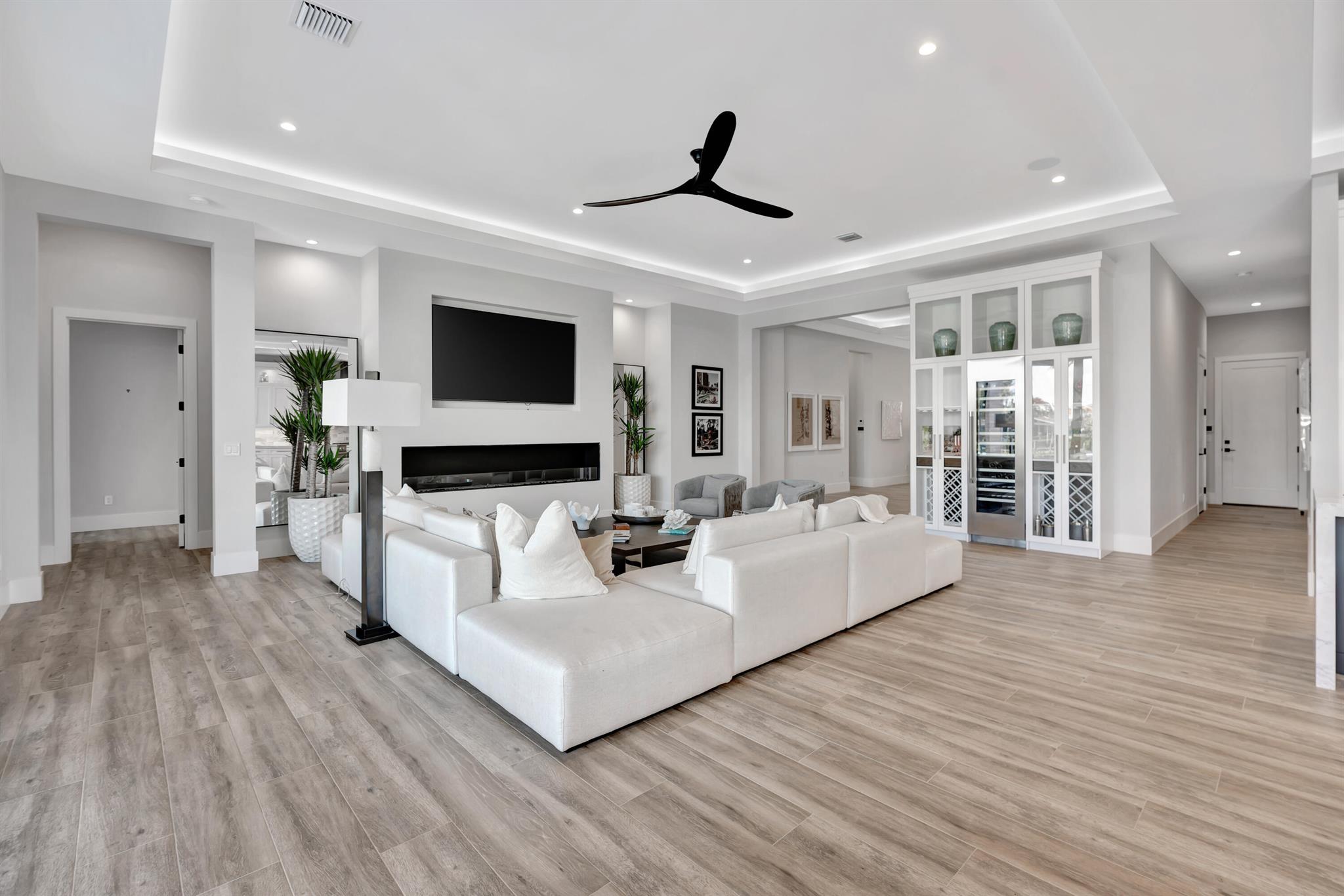 736 Lagoon Drive