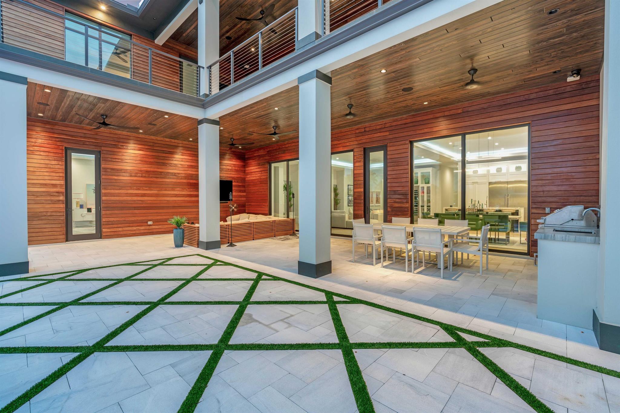 736 Lagoon Drive