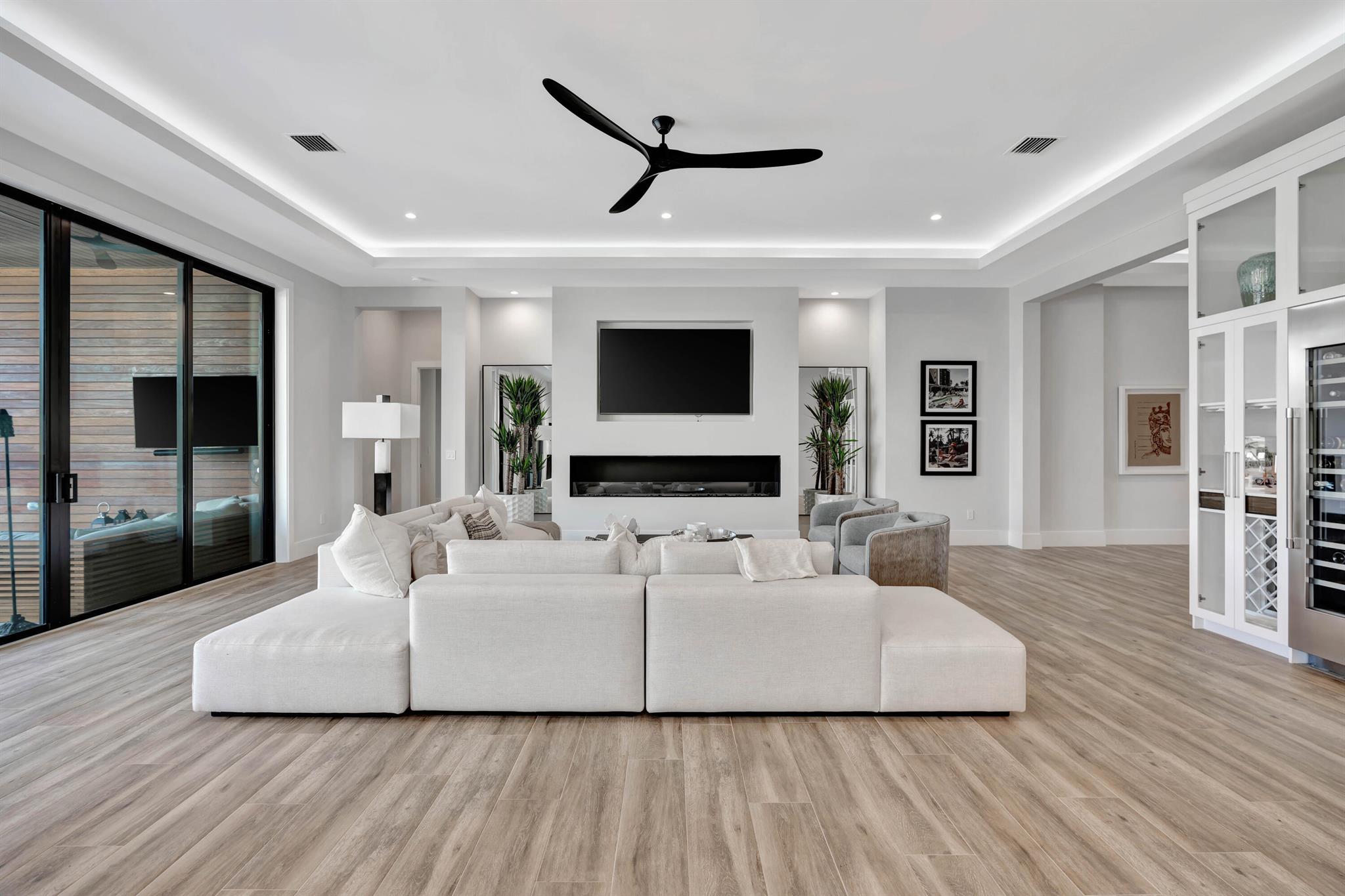 736 Lagoon Drive