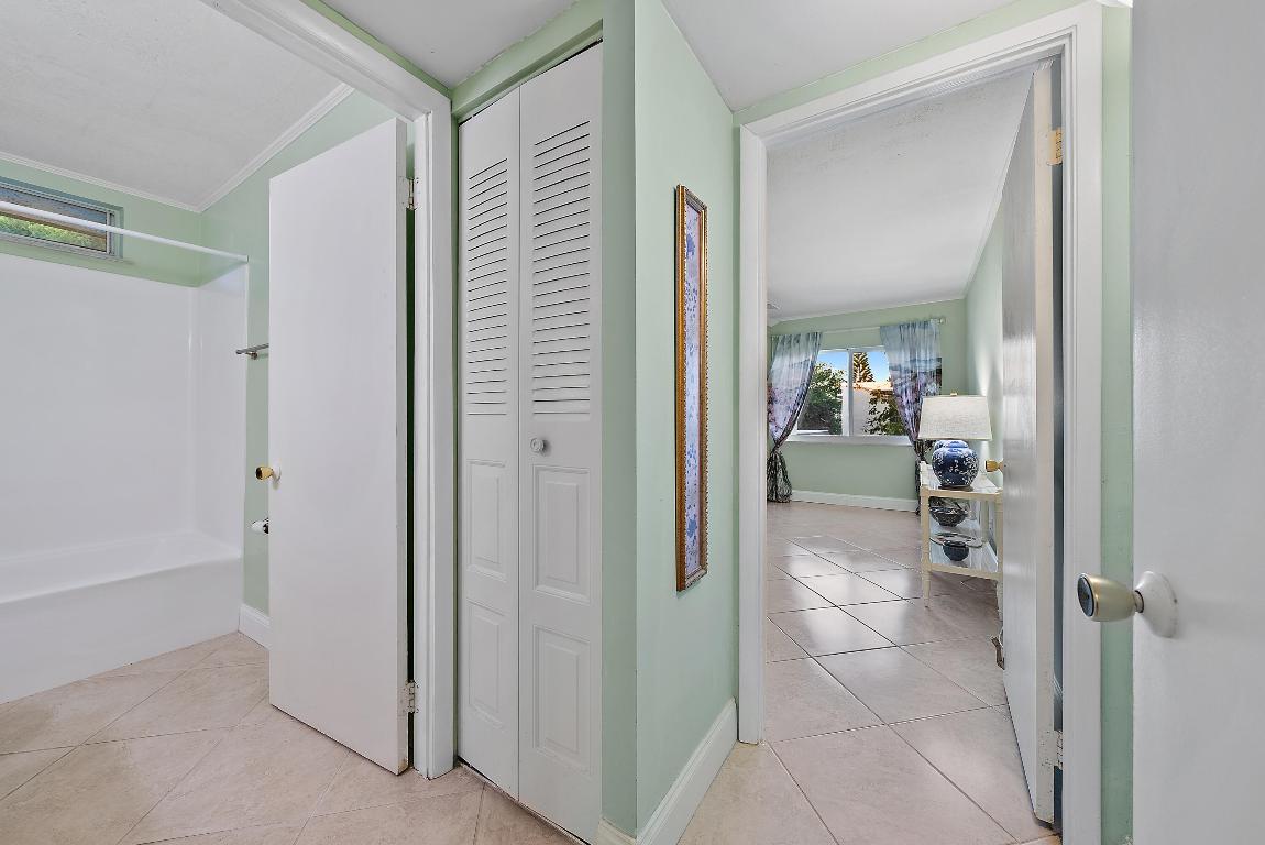 1561 NE 12th Terrace C14