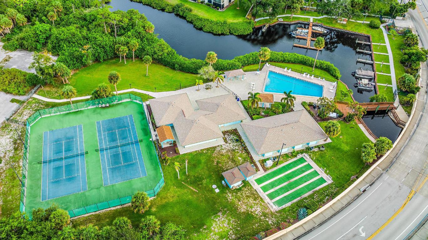 1561 NE 12th Terrace C14