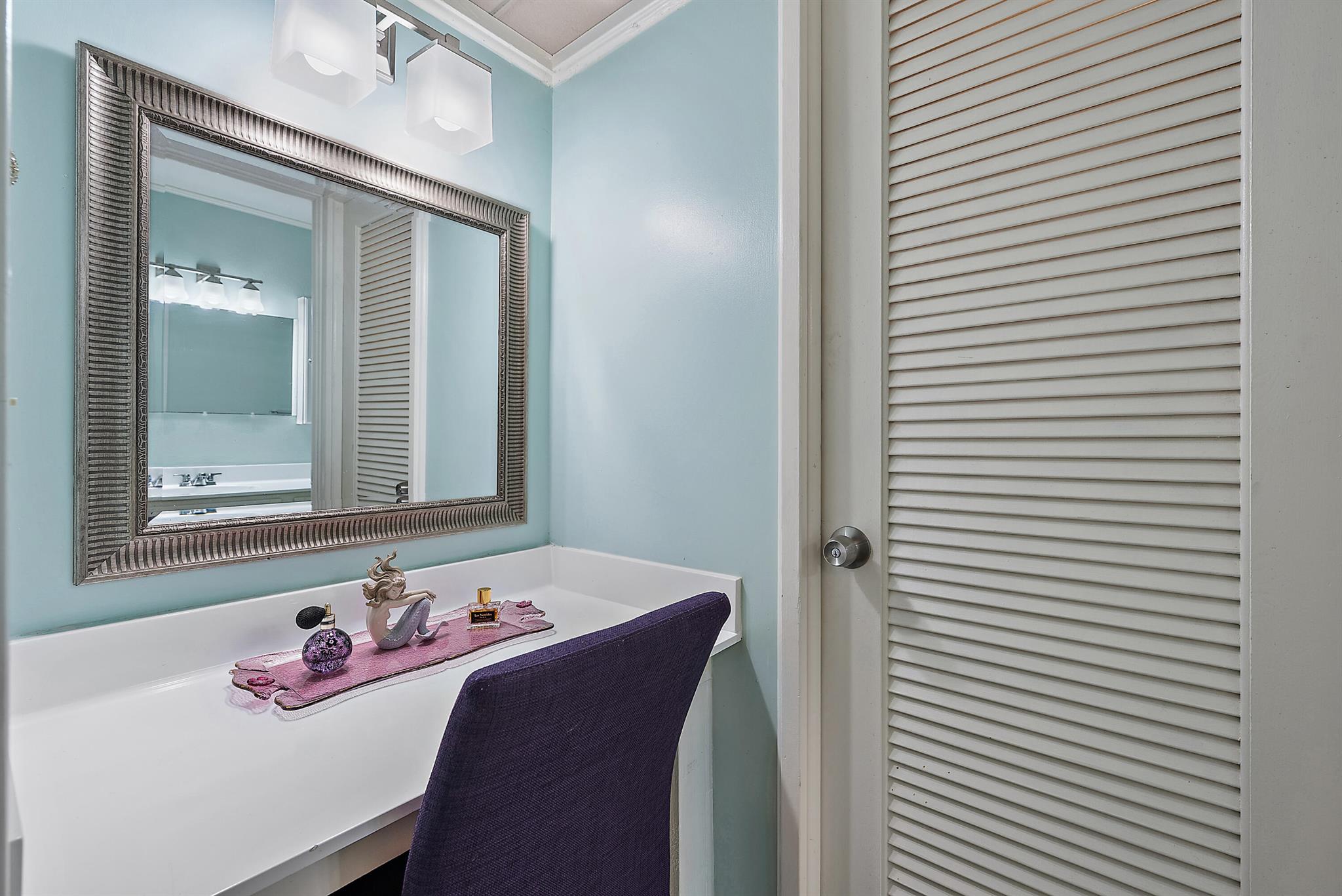 1561 NE 12th Terrace C14