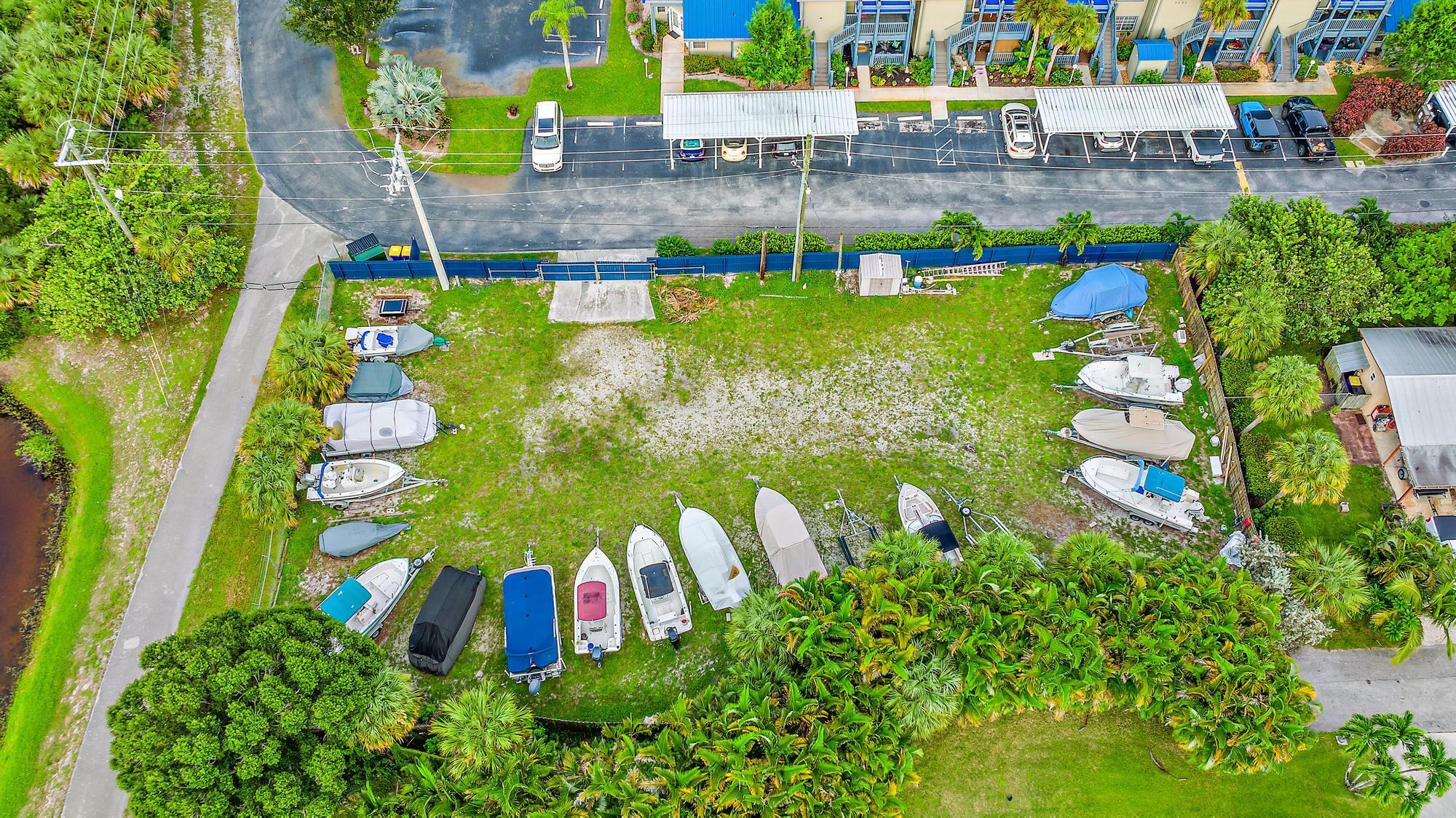 1561 NE 12th Terrace C14