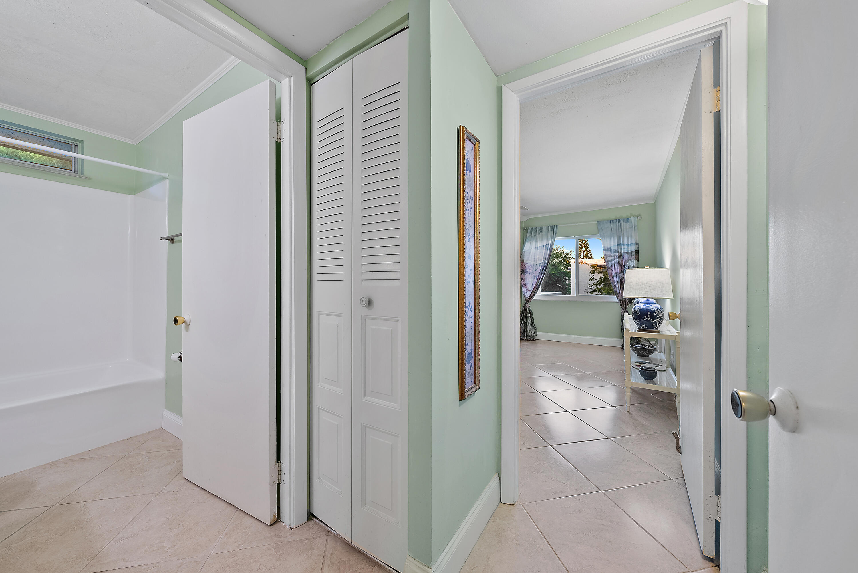 1561 NE 12th Terrace C14