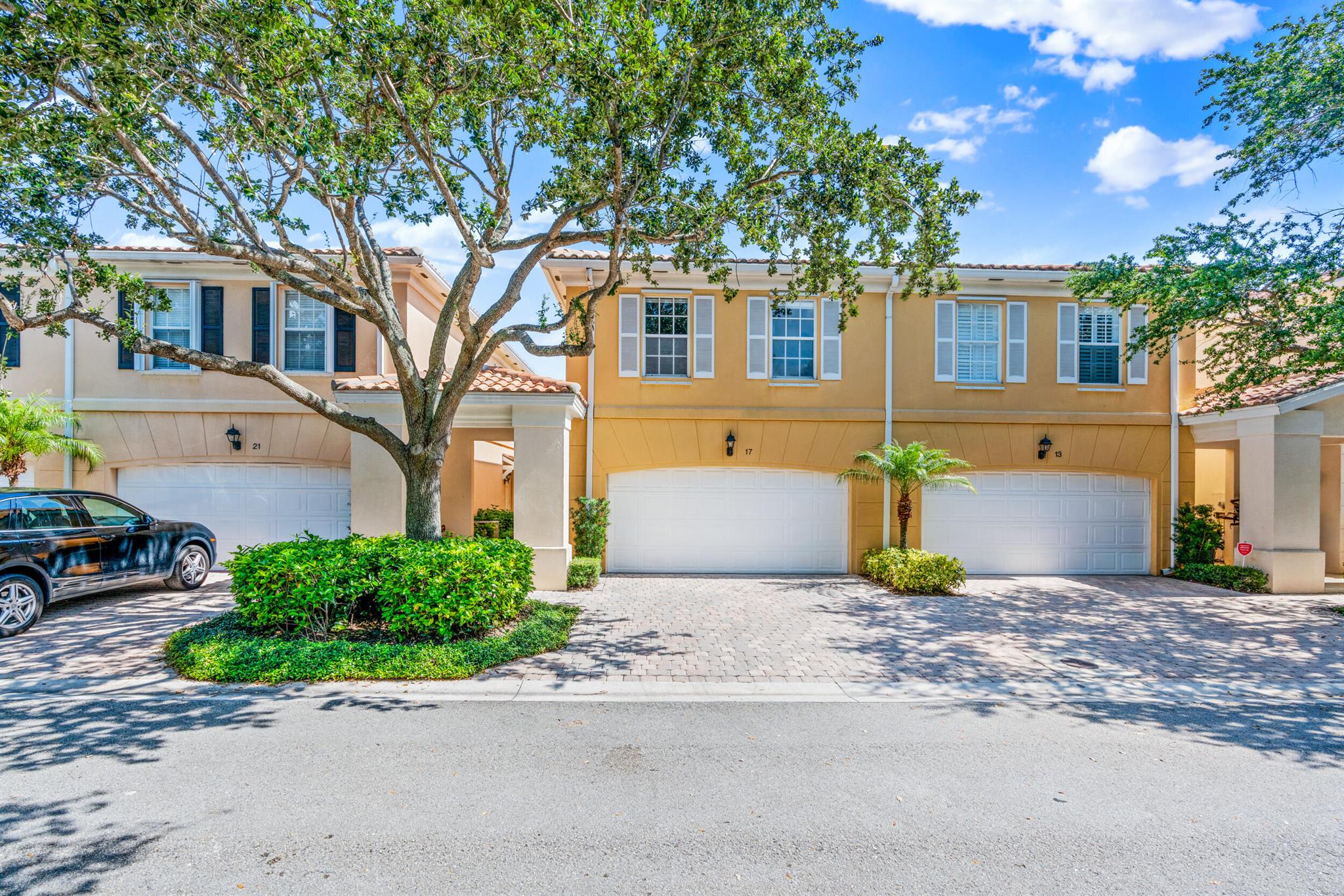 17 Oakleaf Court