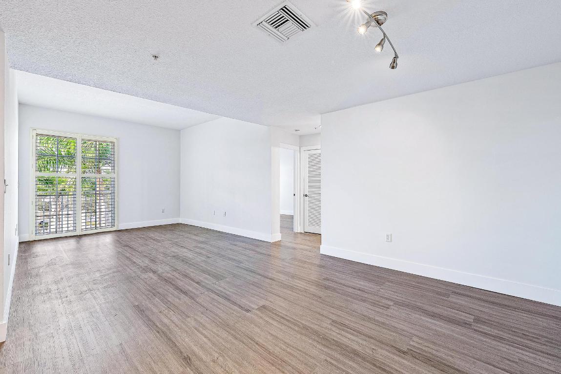 1203 Town Center Drive 422