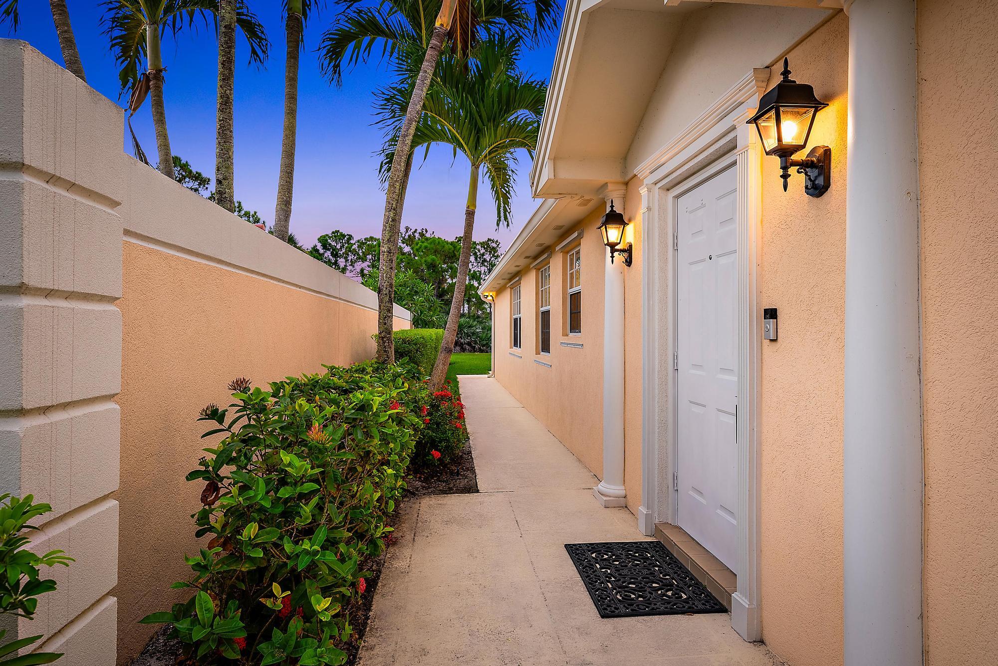 9284 SE Hawks Nest Court