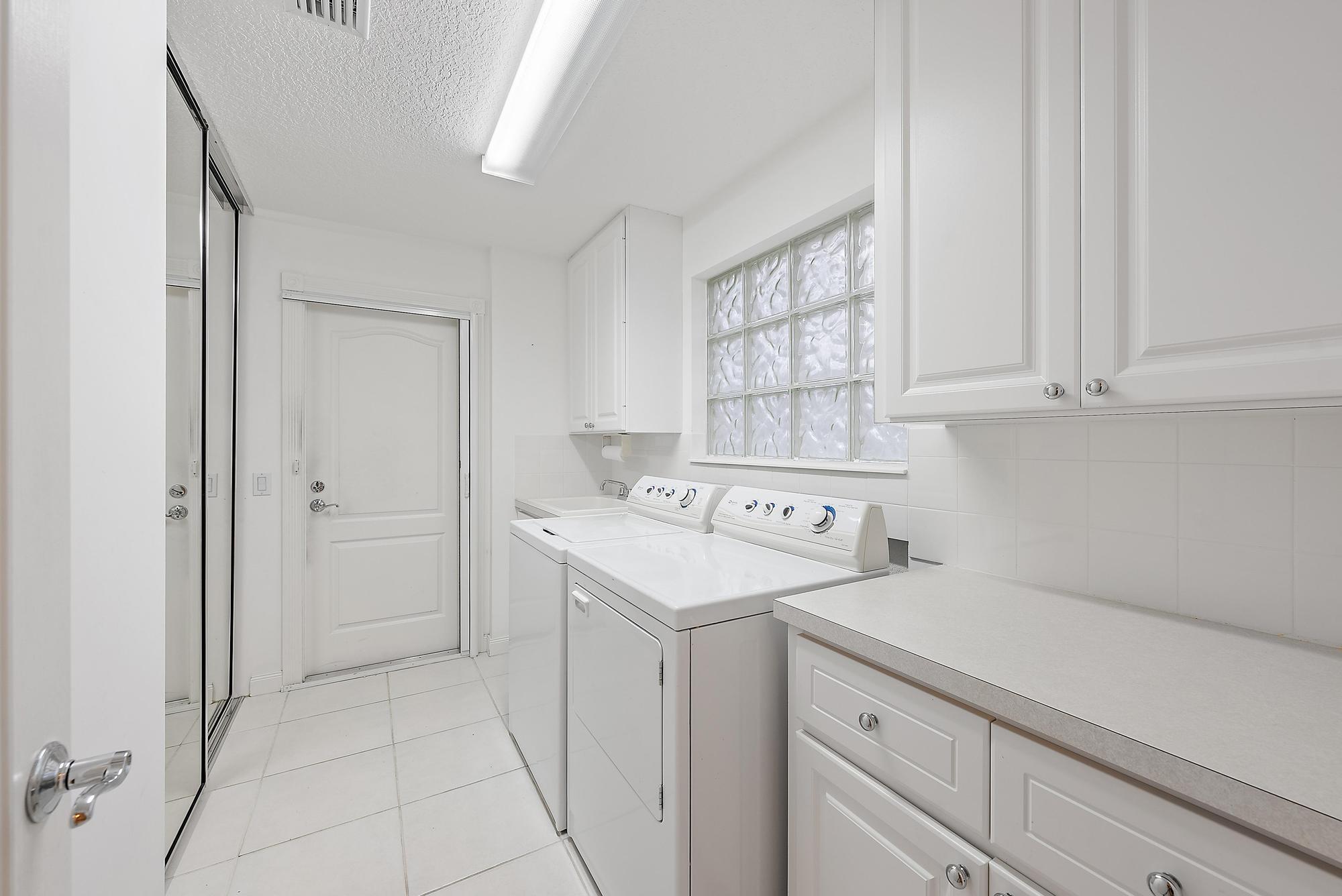 9284 SE Hawks Nest Court