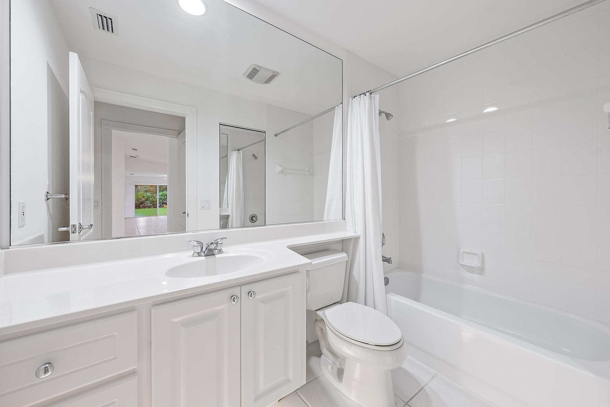 9284 SE Hawks Nest Court