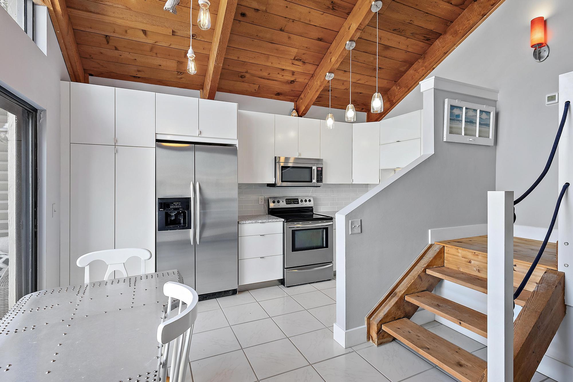 1605 S Us Highway 1 16f