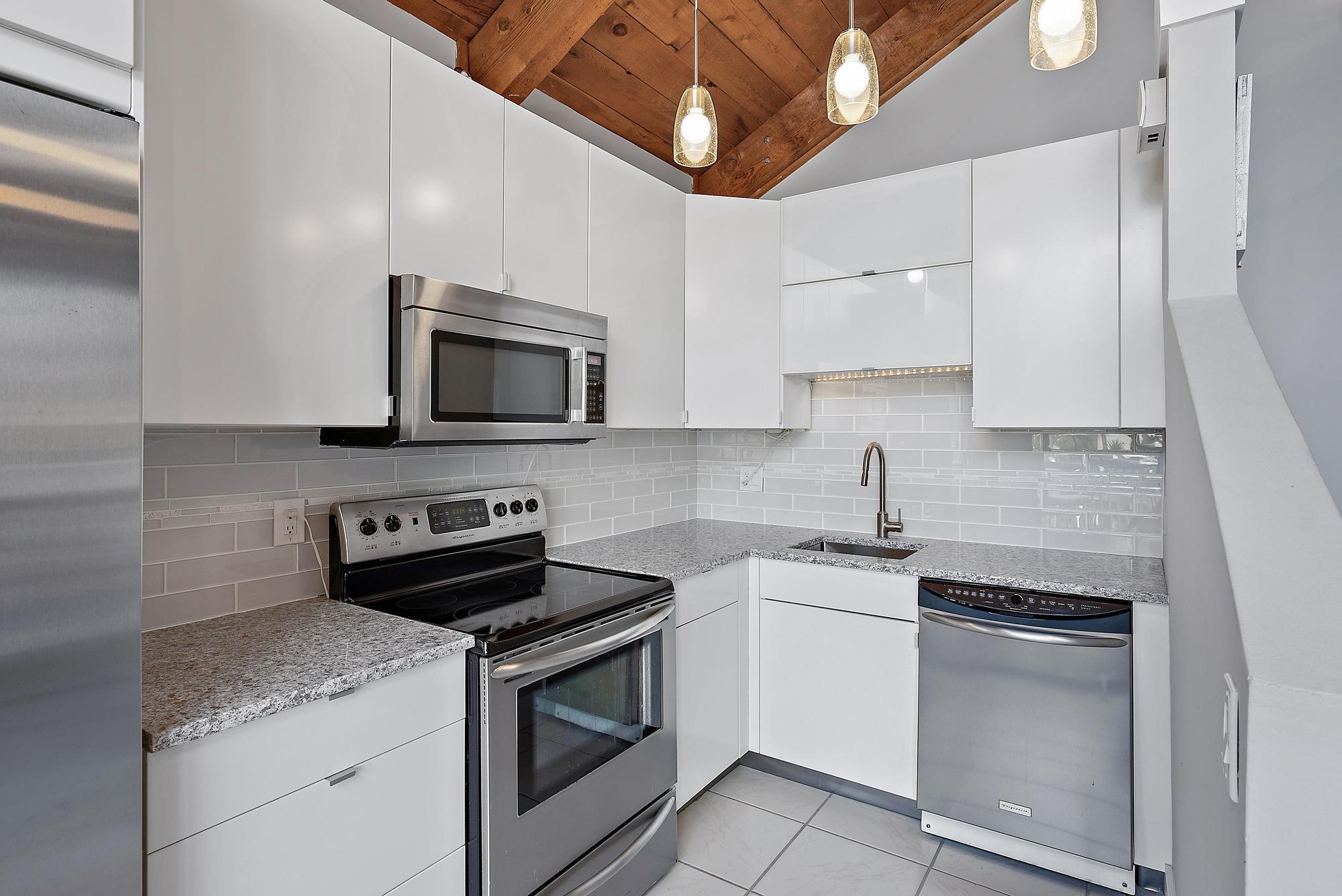 1605 S Us Highway 1 16f