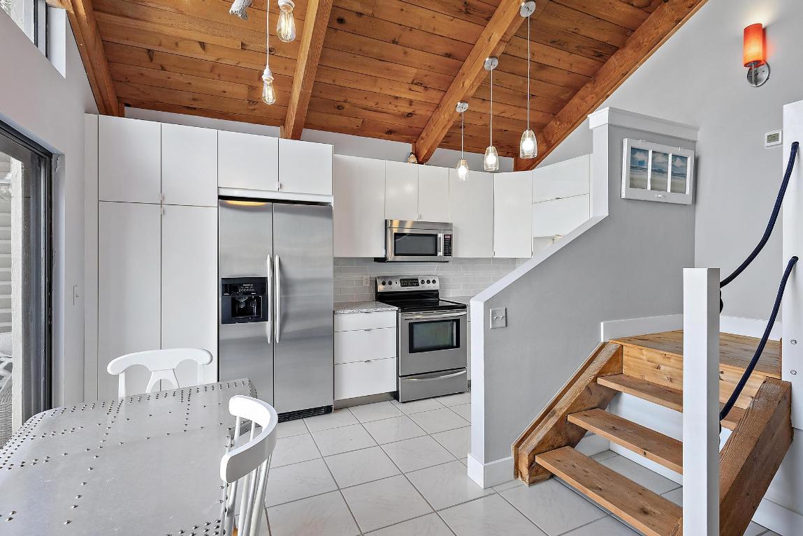 1605 S Us Highway 1 16f