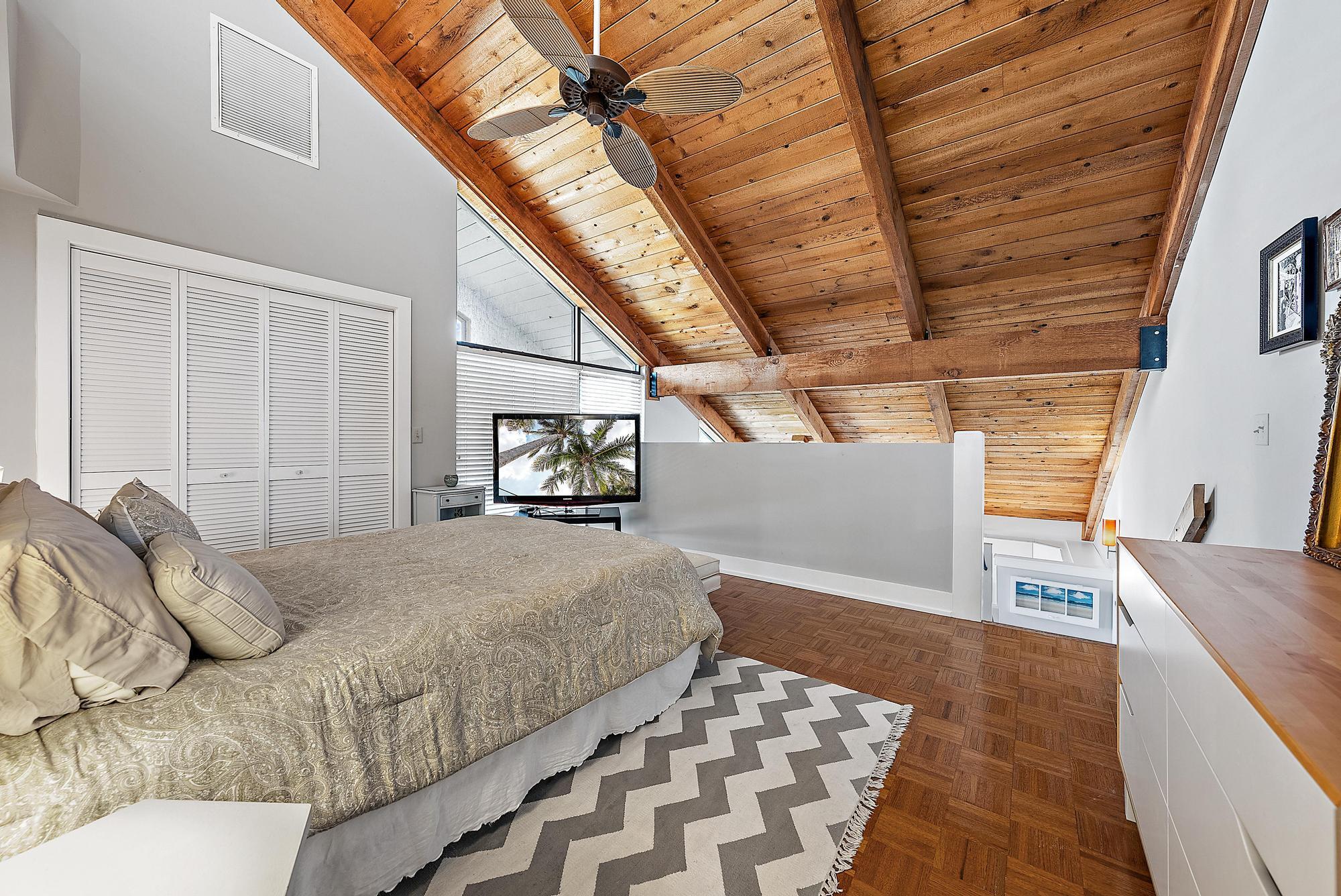 1605 S Us Highway 1 16f