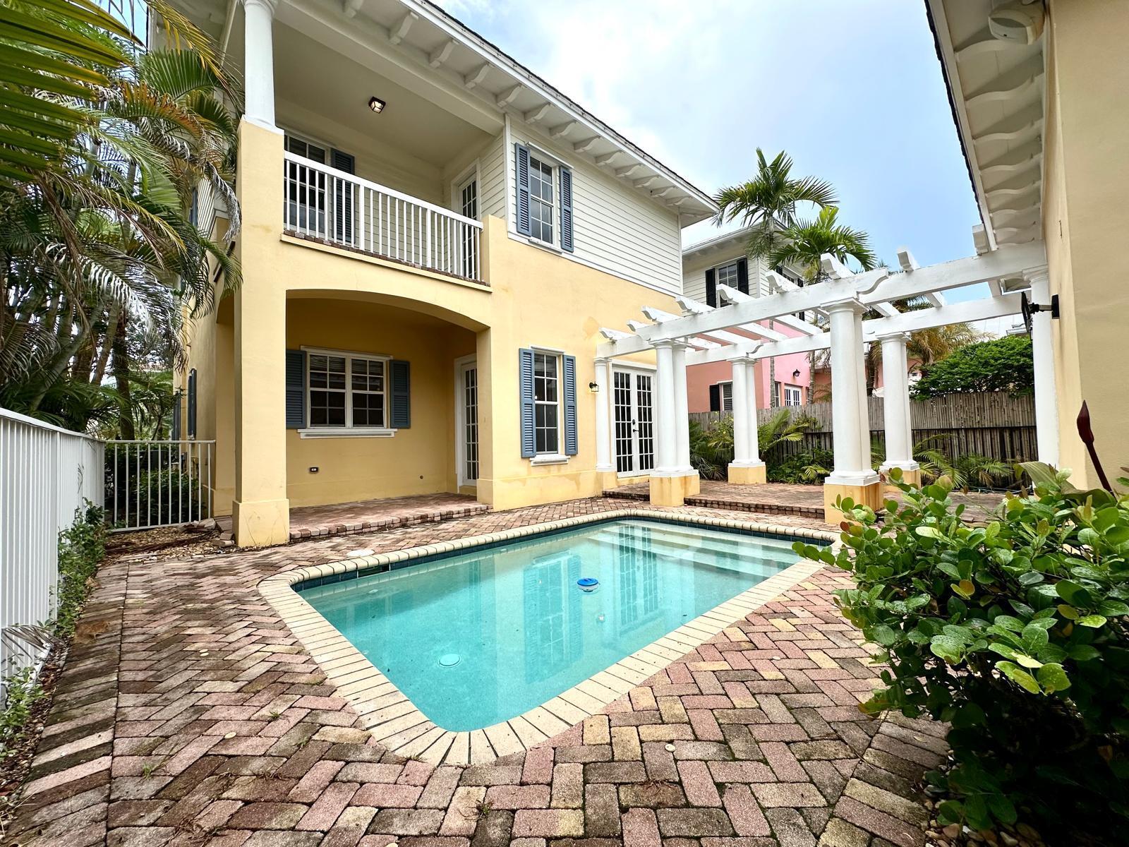 224 W Bay Cedar Circle