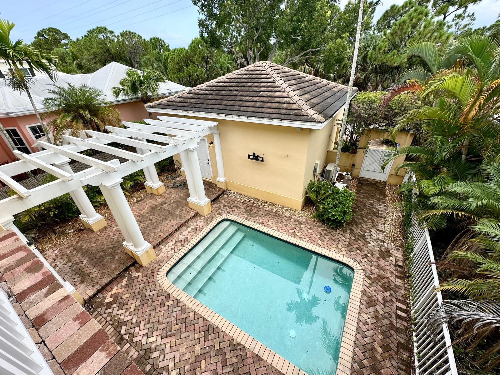 224 W Bay Cedar Circle