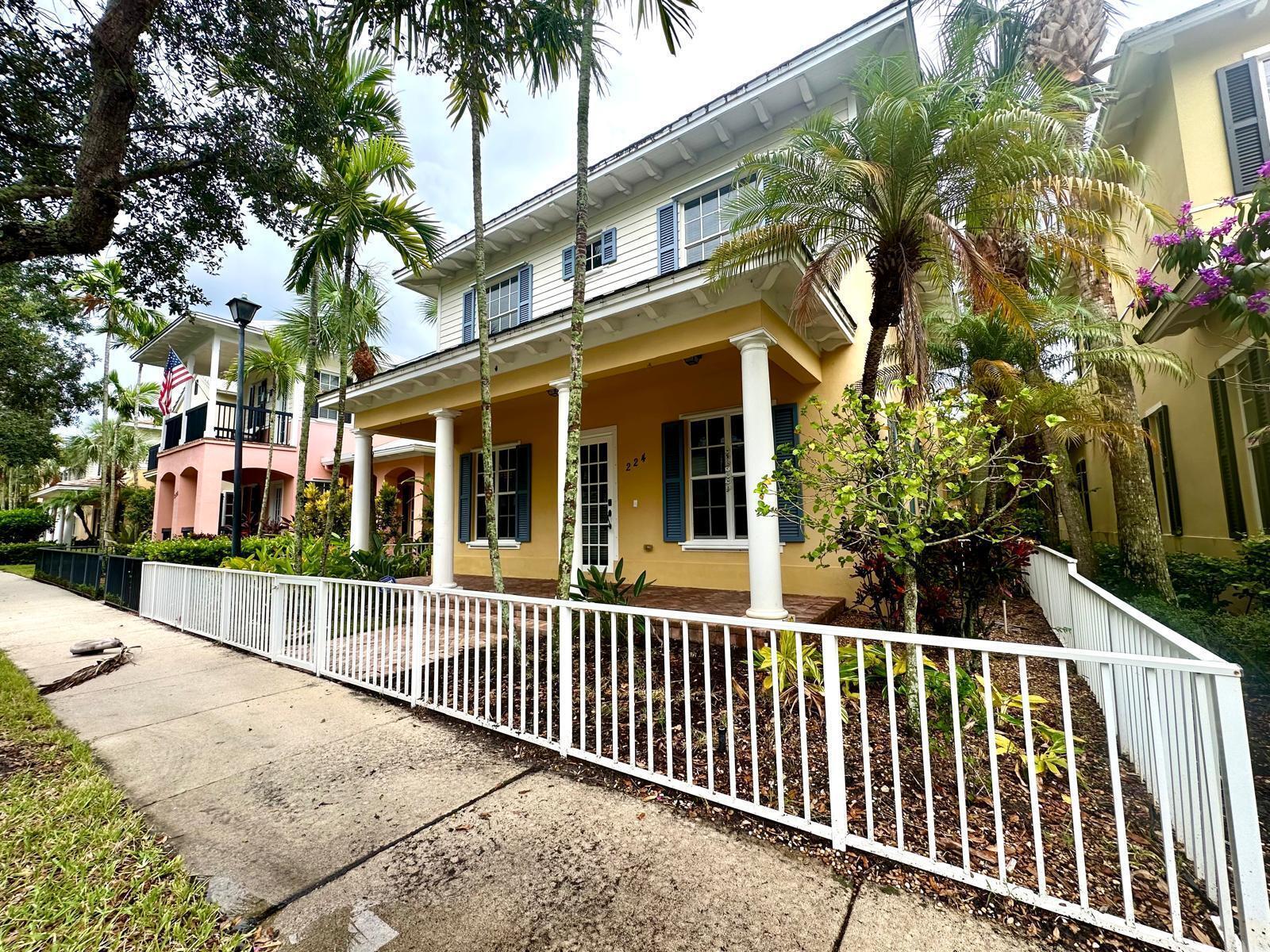 224 W Bay Cedar Circle