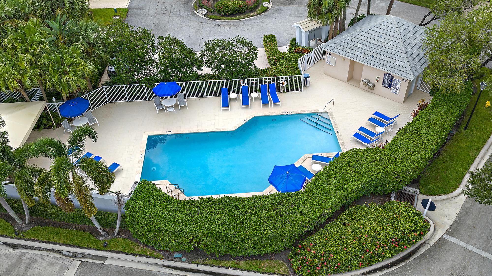 17 Commodore Place | Palm Beach Gardens, Florida