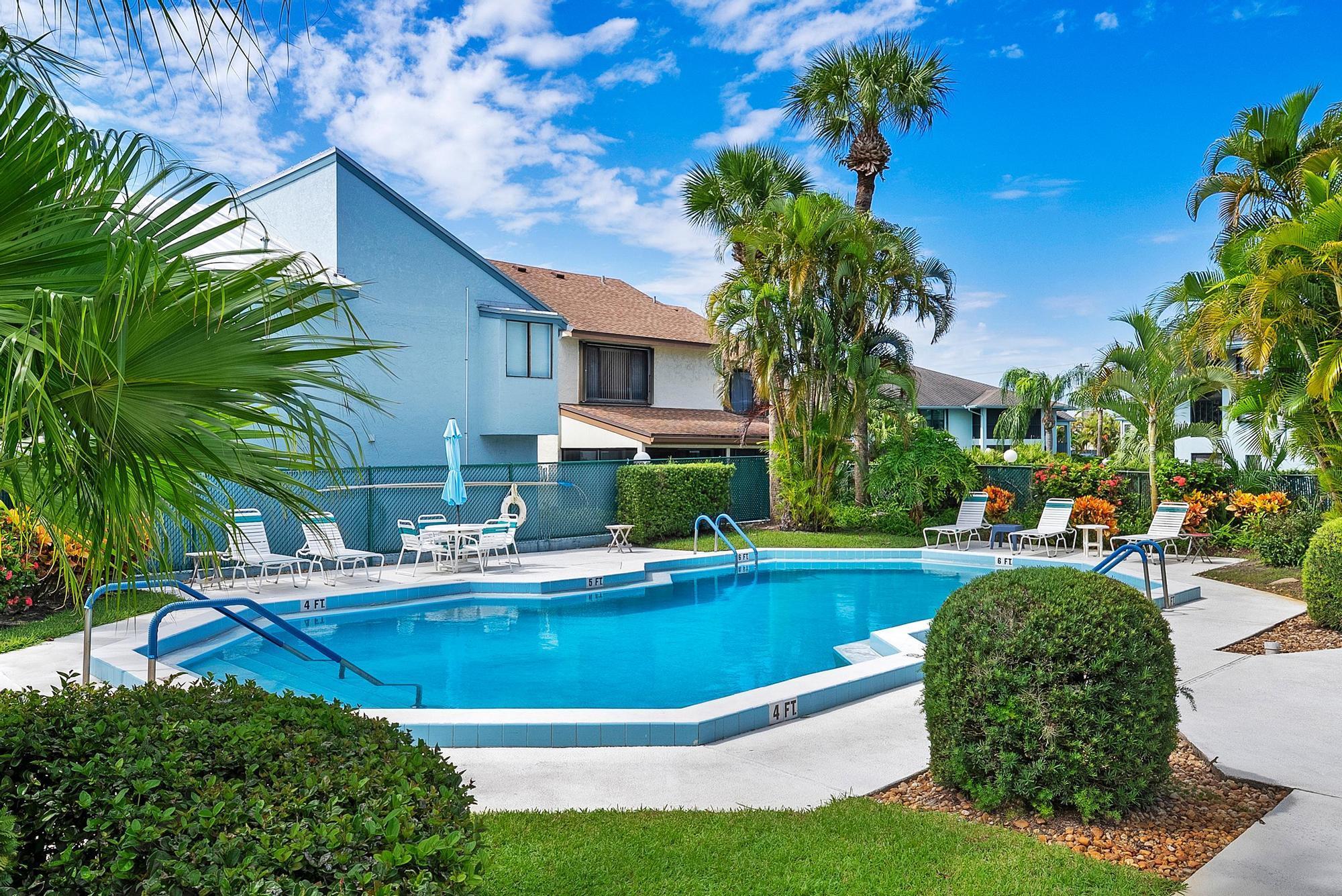 950 S Kanner Hwy B-24