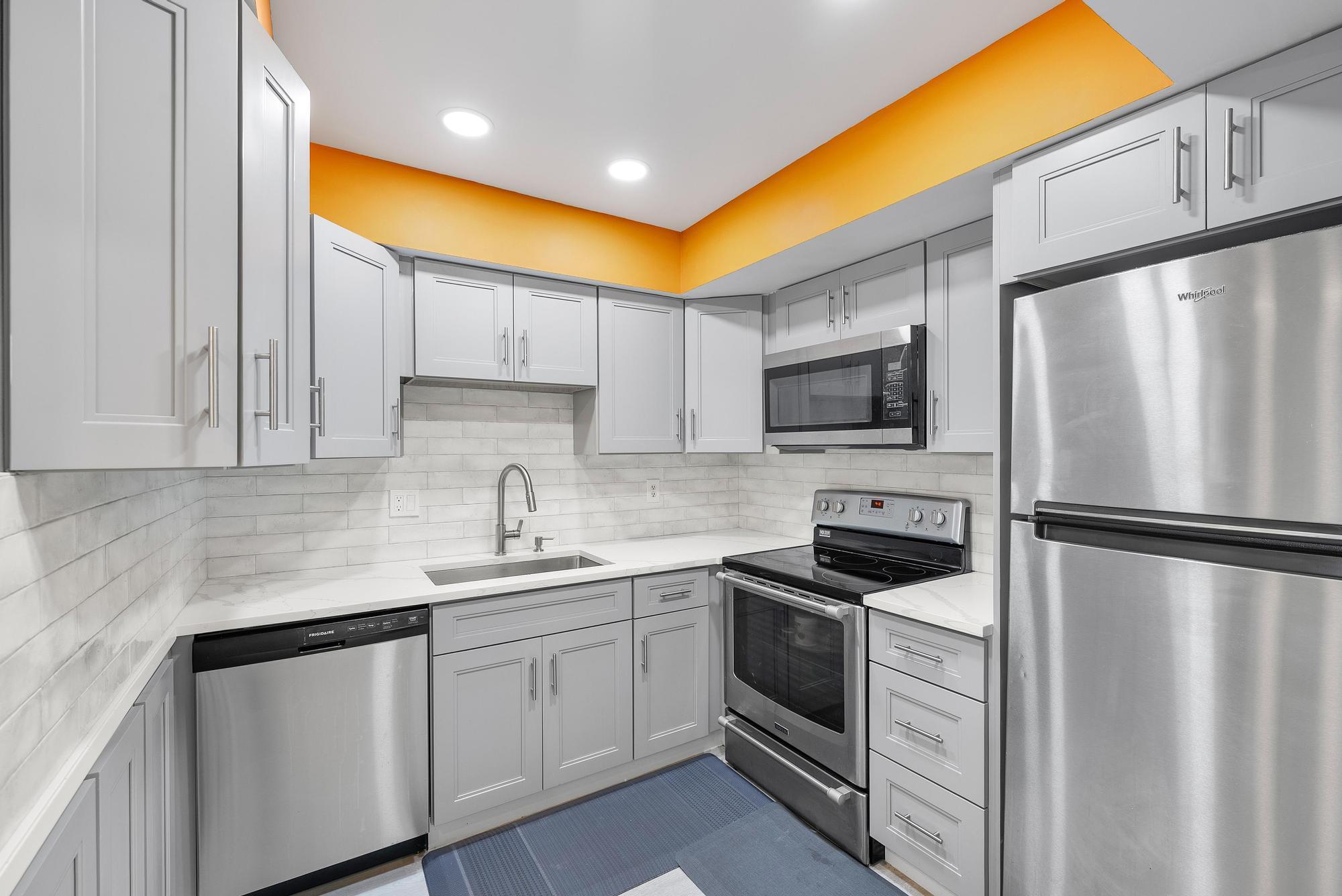 950 S Kanner Hwy B-24