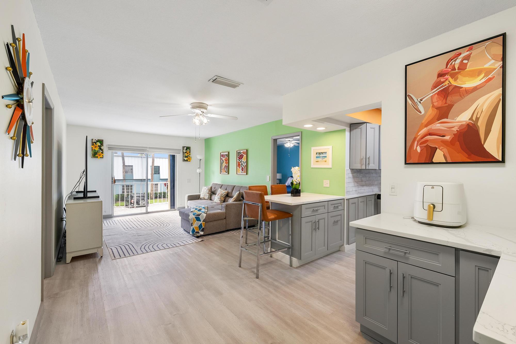 950 S Kanner Hwy B-24