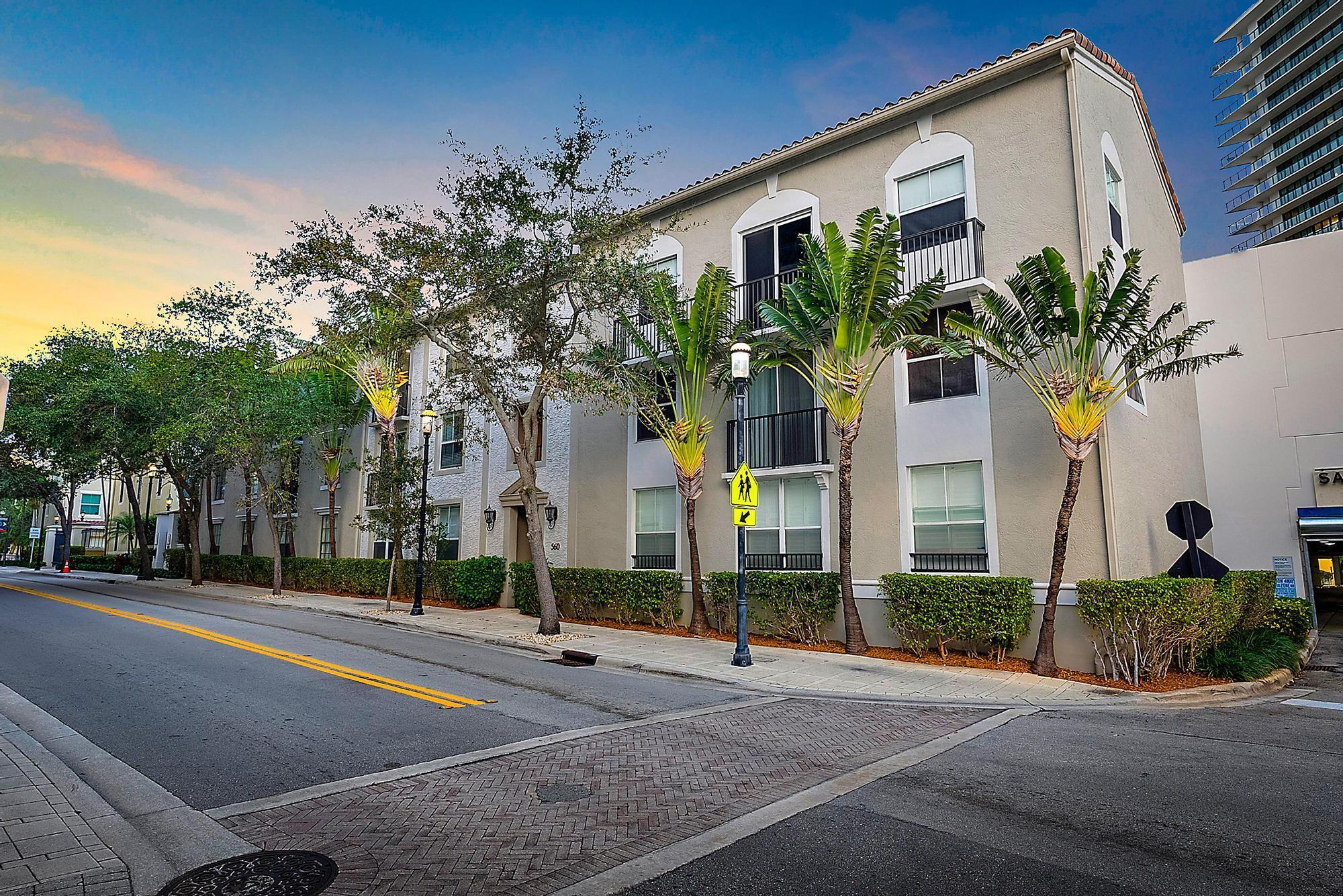 560 S Sapodilla Avenue 302