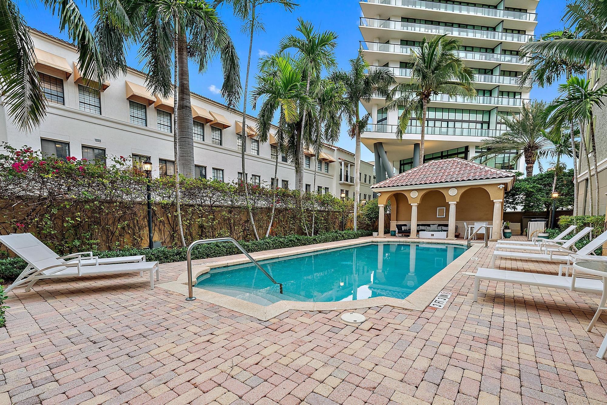 560 S Sapodilla Avenue 302