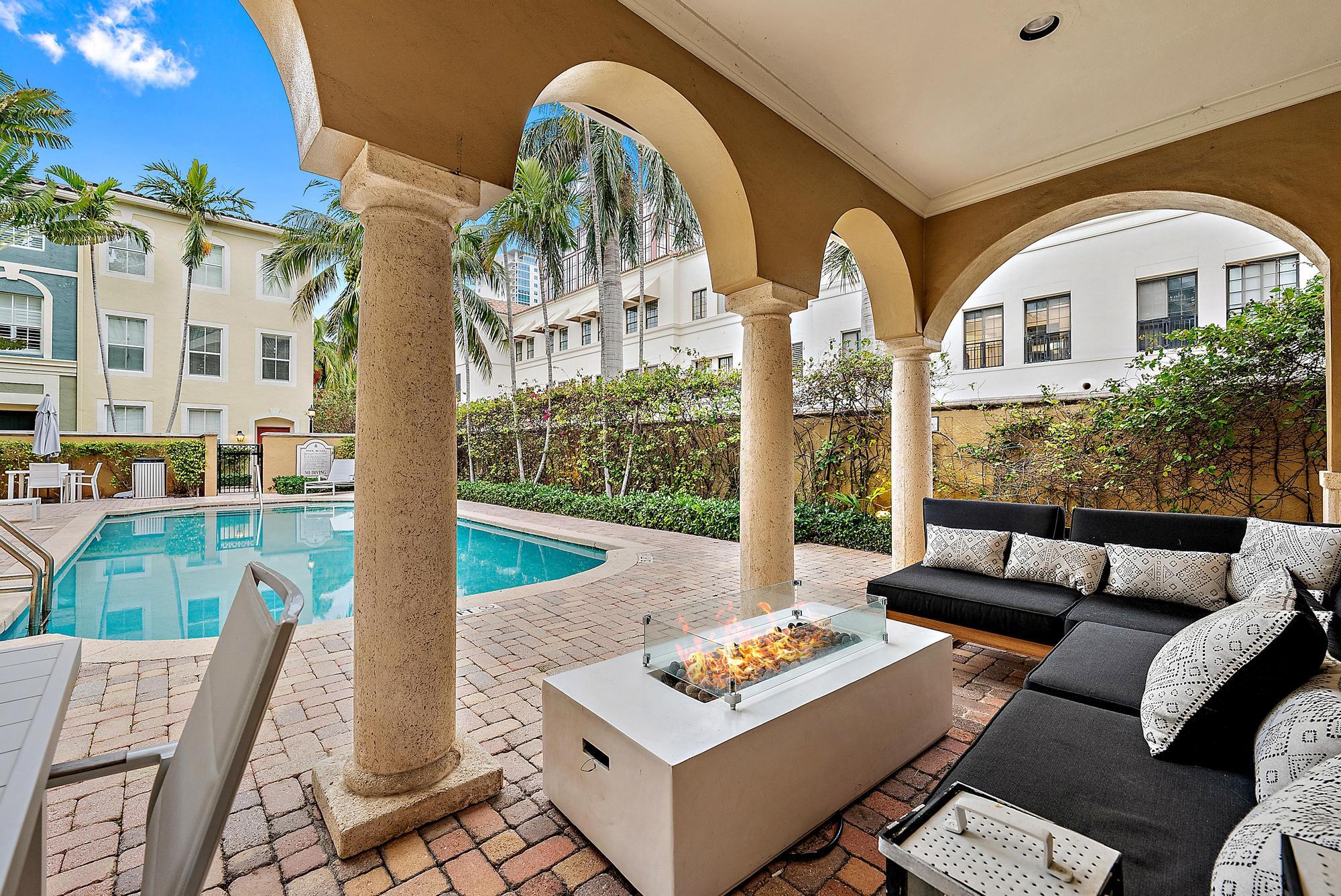 560 S Sapodilla Avenue 302