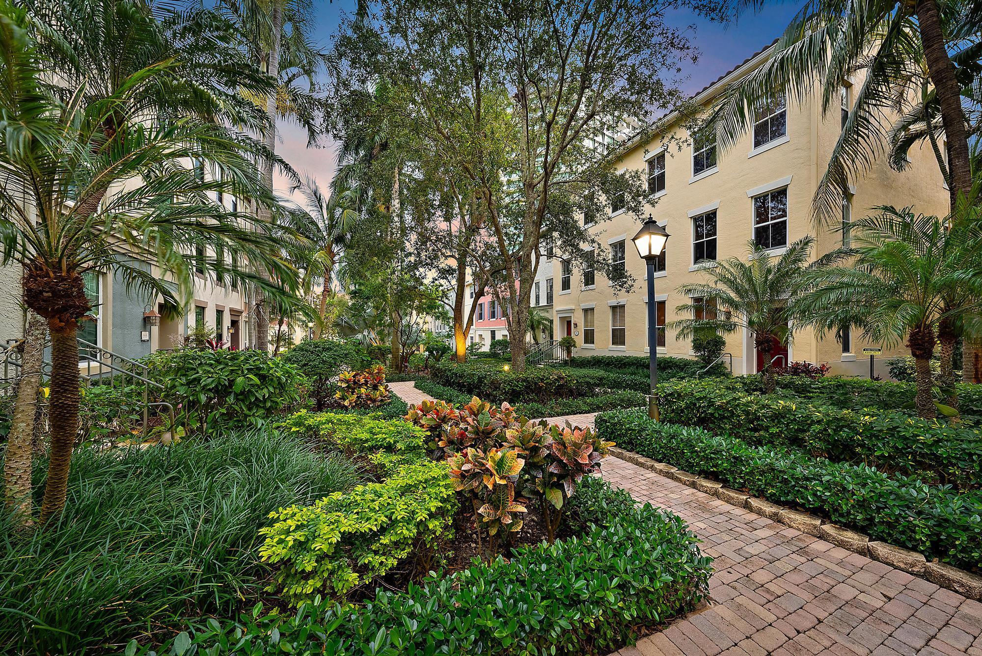 560 S Sapodilla Avenue 302