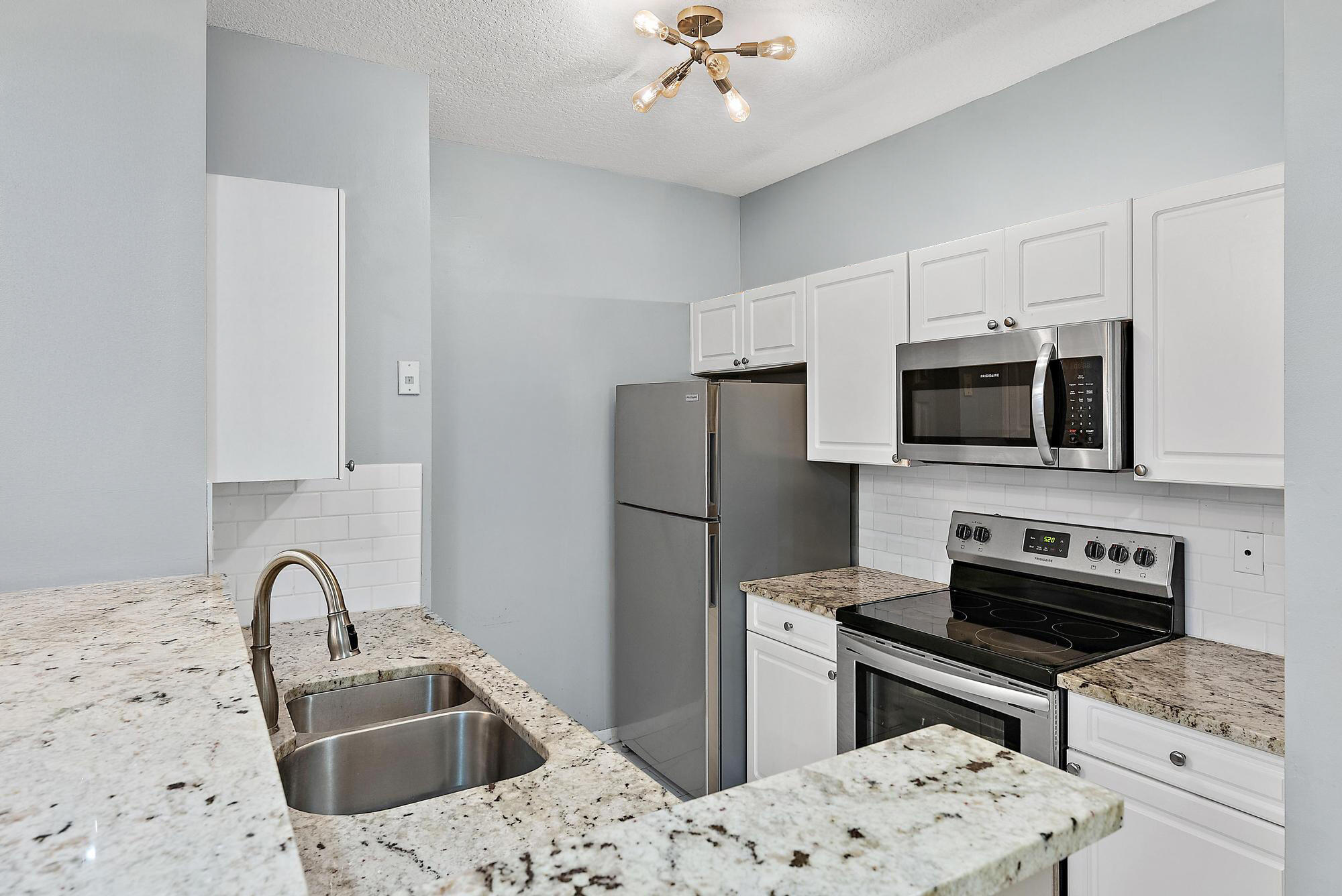 560 S Sapodilla Avenue 302