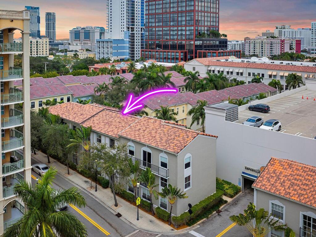 560 S Sapodilla Avenue 302