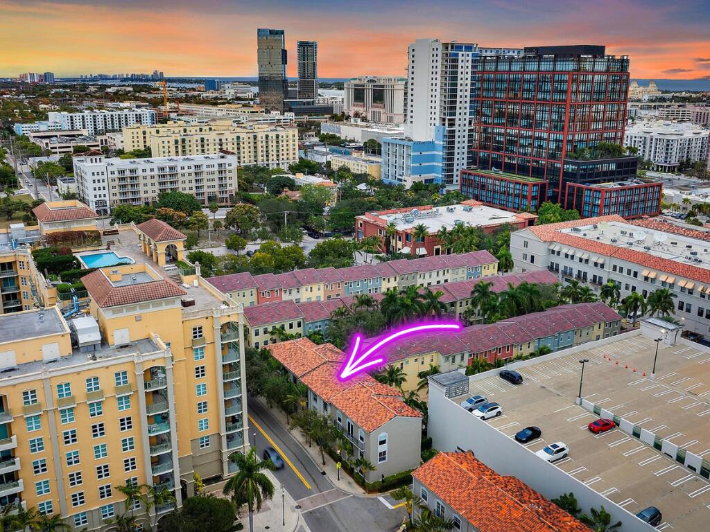 560 S Sapodilla Avenue 302