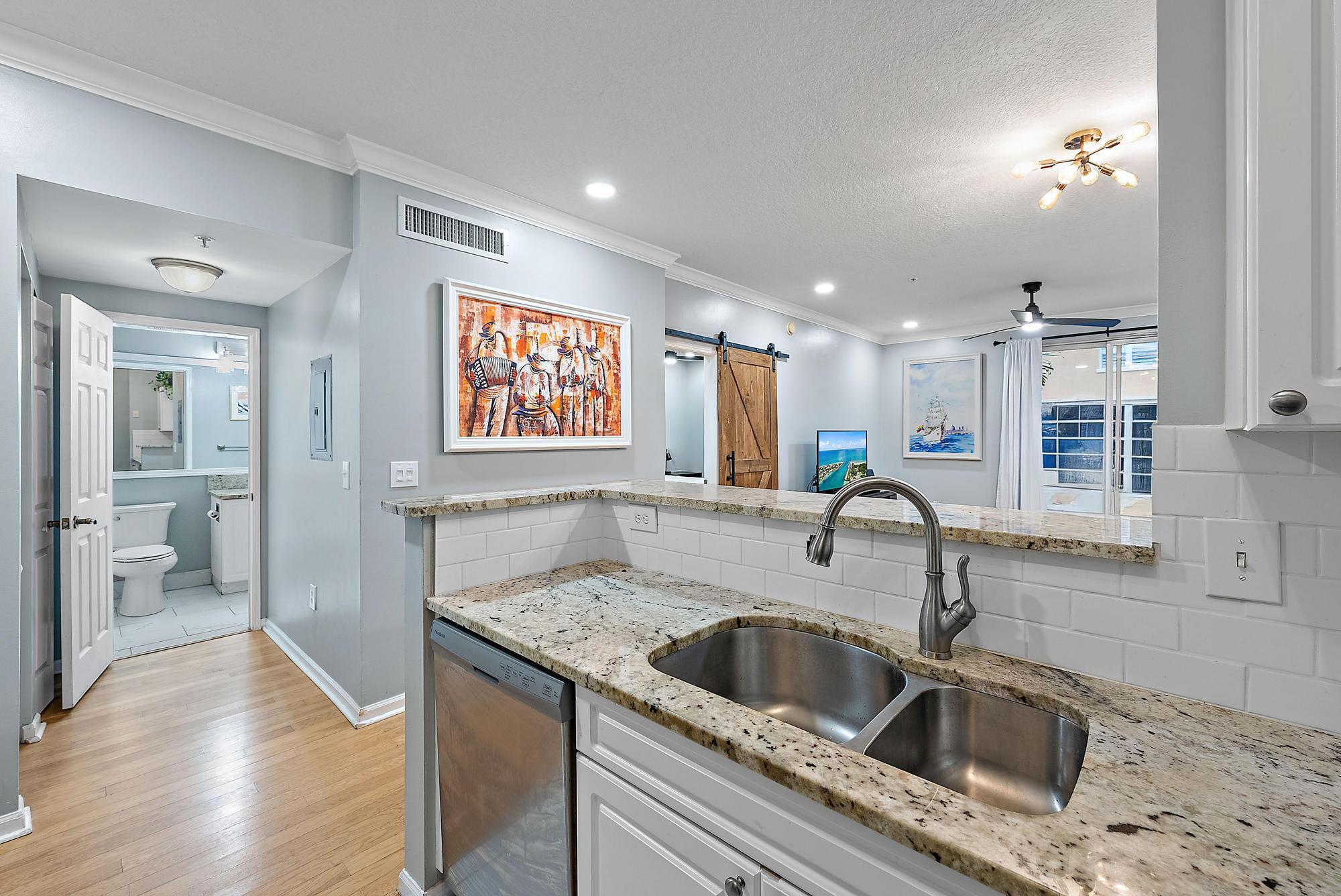 560 S Sapodilla Avenue 302